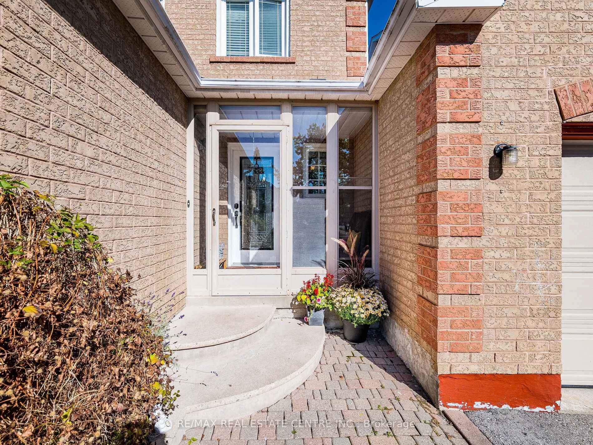 Photo 3 of 100 White Tail Crescent, Brampton, Fletcher's West — HOMEH