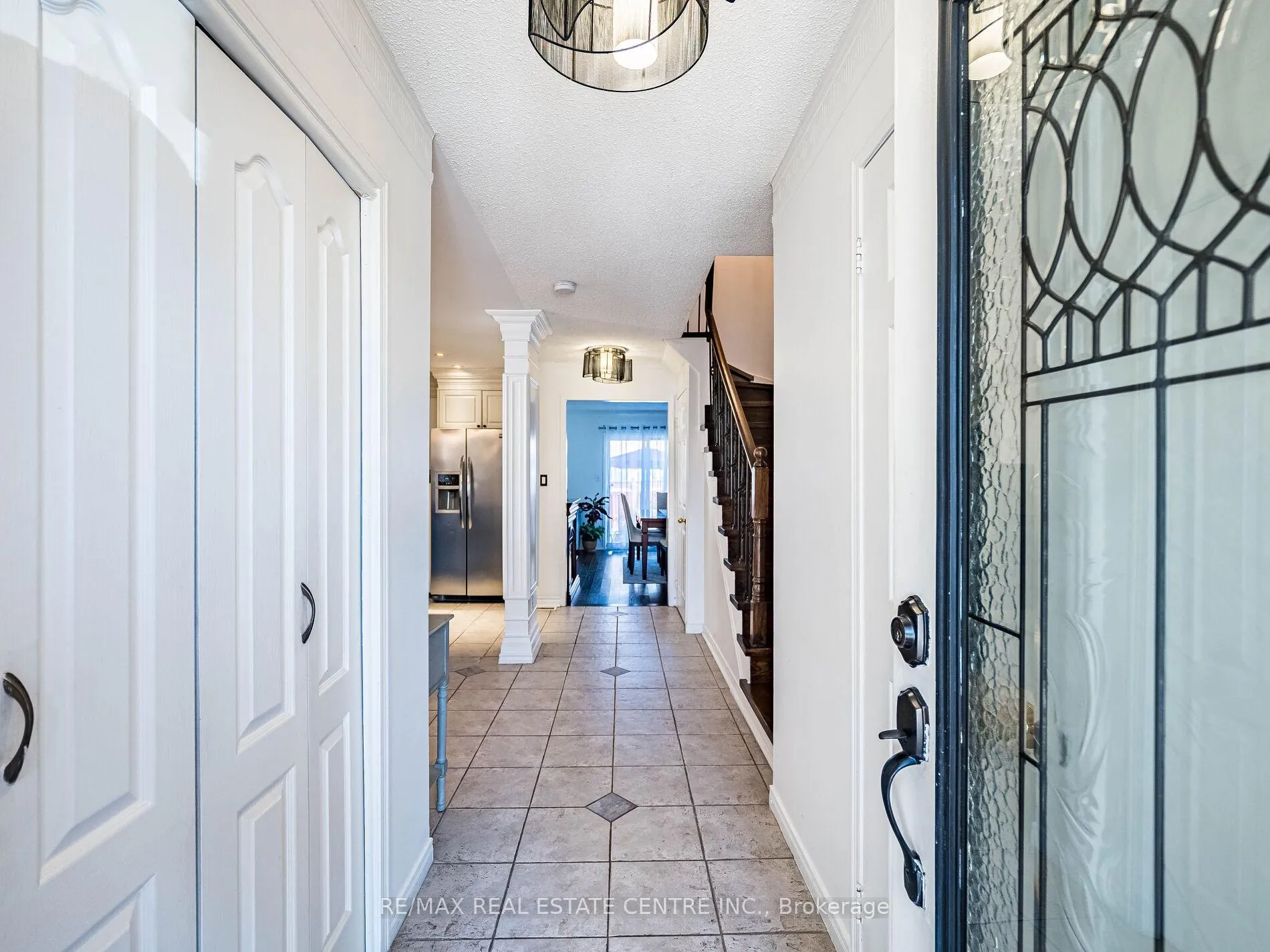 Photo 4 of 100 White Tail Crescent, Brampton, Fletcher's West — HOMEH