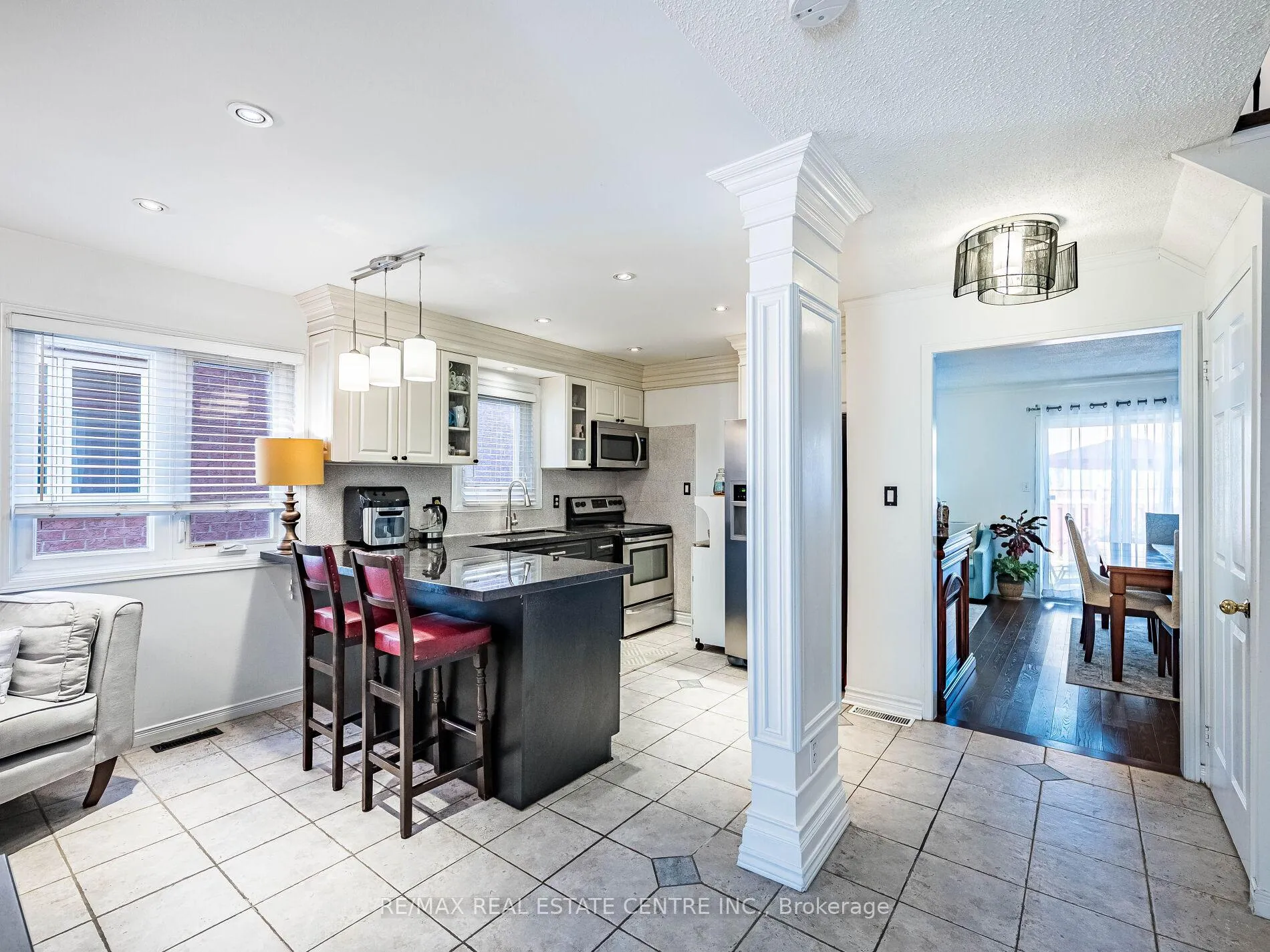 Photo 6 of 100 White Tail Crescent, Brampton, Fletcher's West — HOMEH