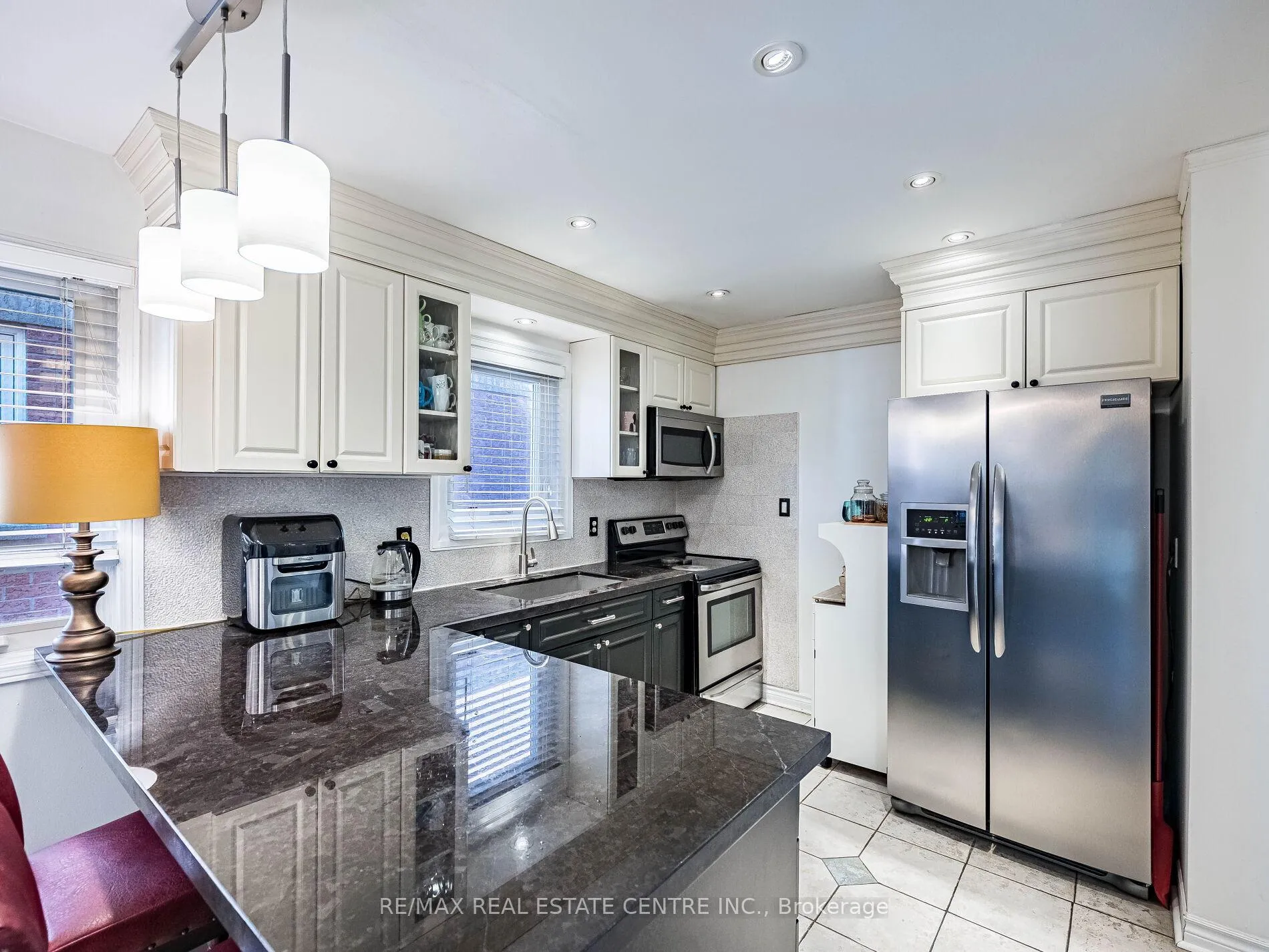 Photo 7 of 100 White Tail Crescent, Brampton, Fletcher's West — HOMEH