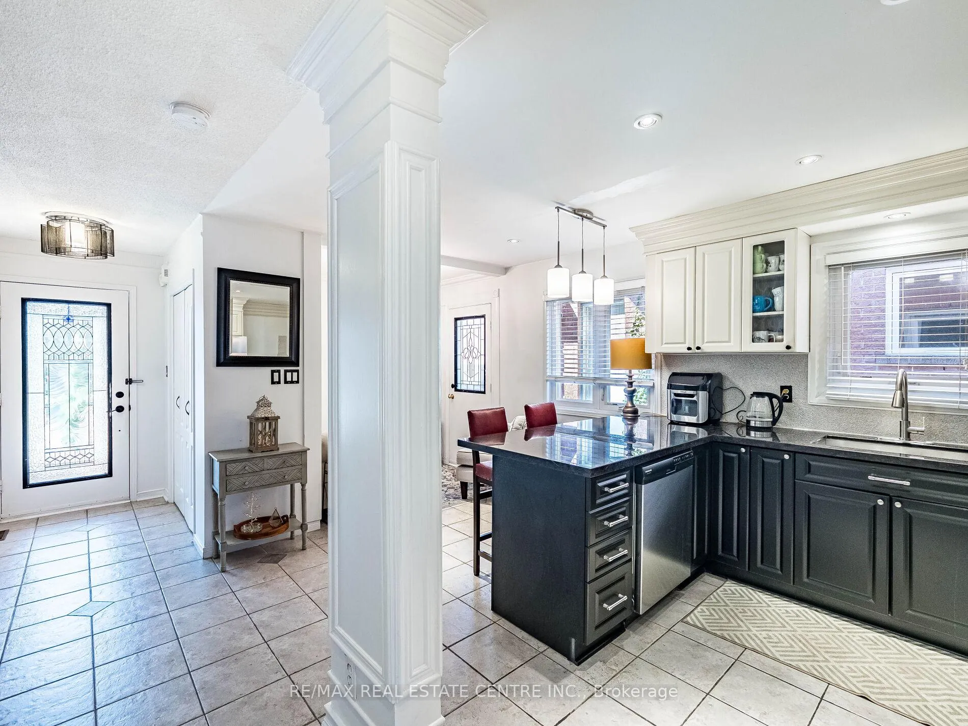 Photo 8 of 100 White Tail Crescent, Brampton, Fletcher's West — HOMEH
