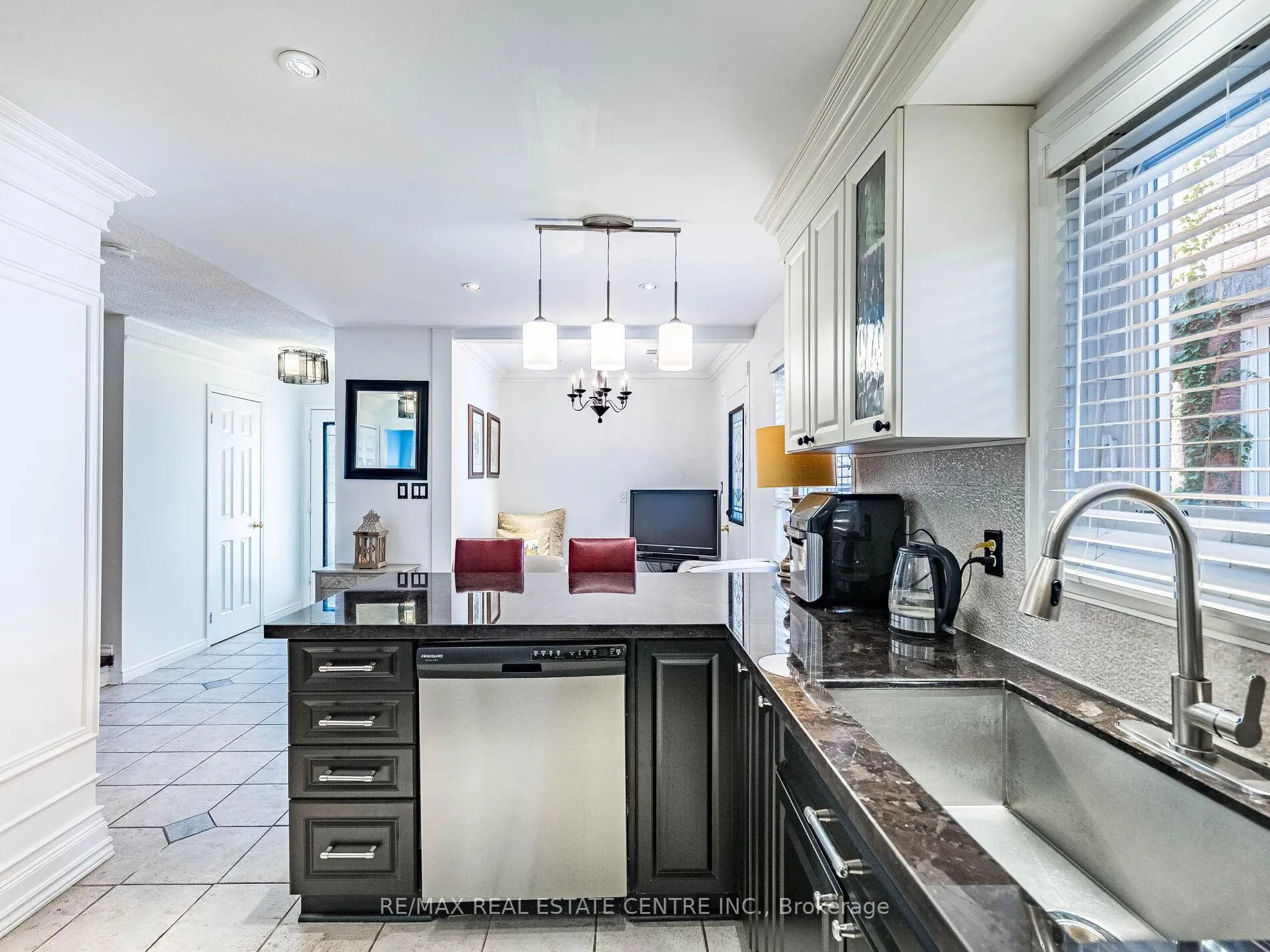 Photo 11 of 100 White Tail Crescent, Brampton, Fletcher's West — HOMEH