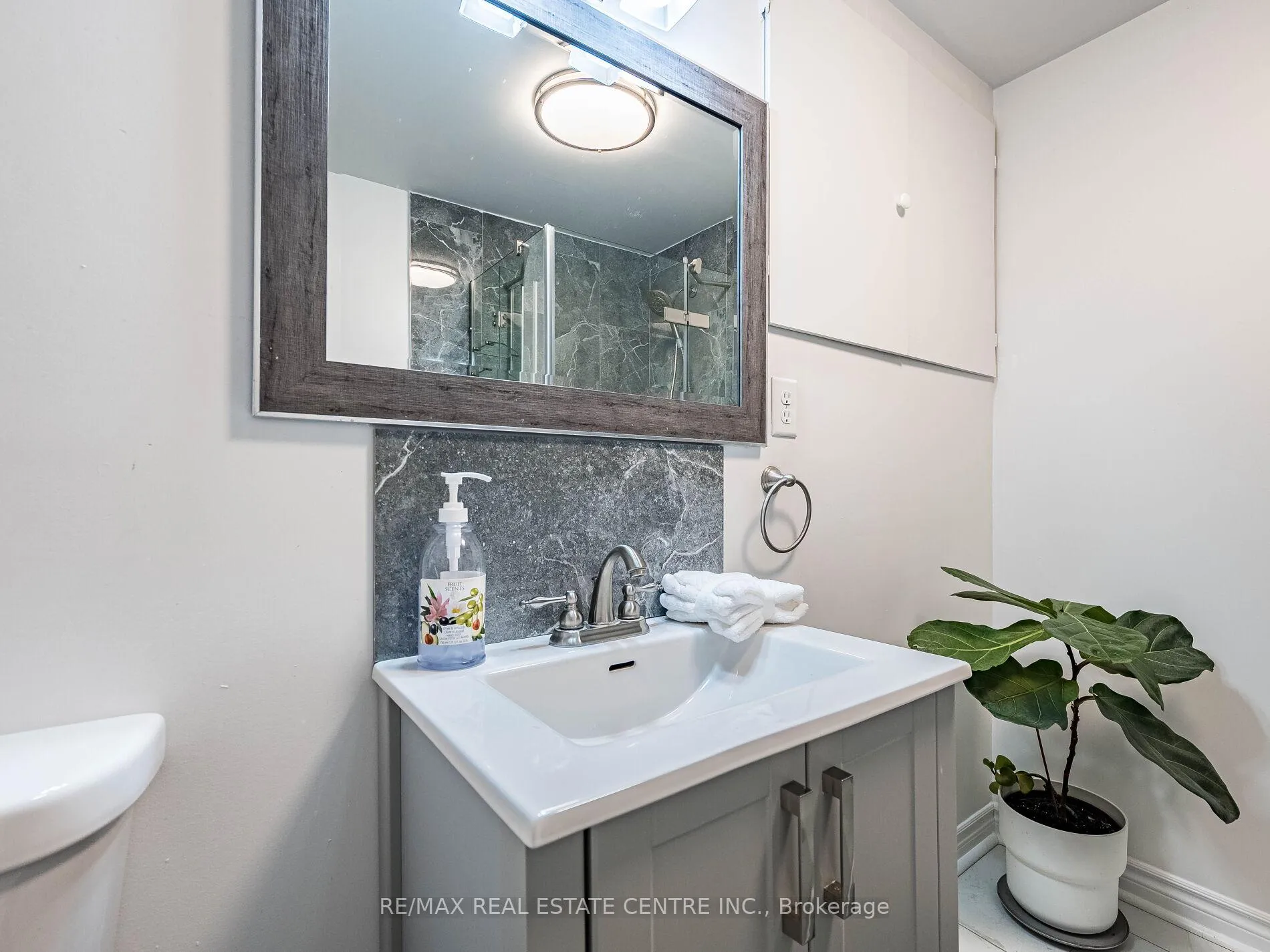 Photo 40 of 100 White Tail Crescent, Brampton, Fletcher's West — HOMEH