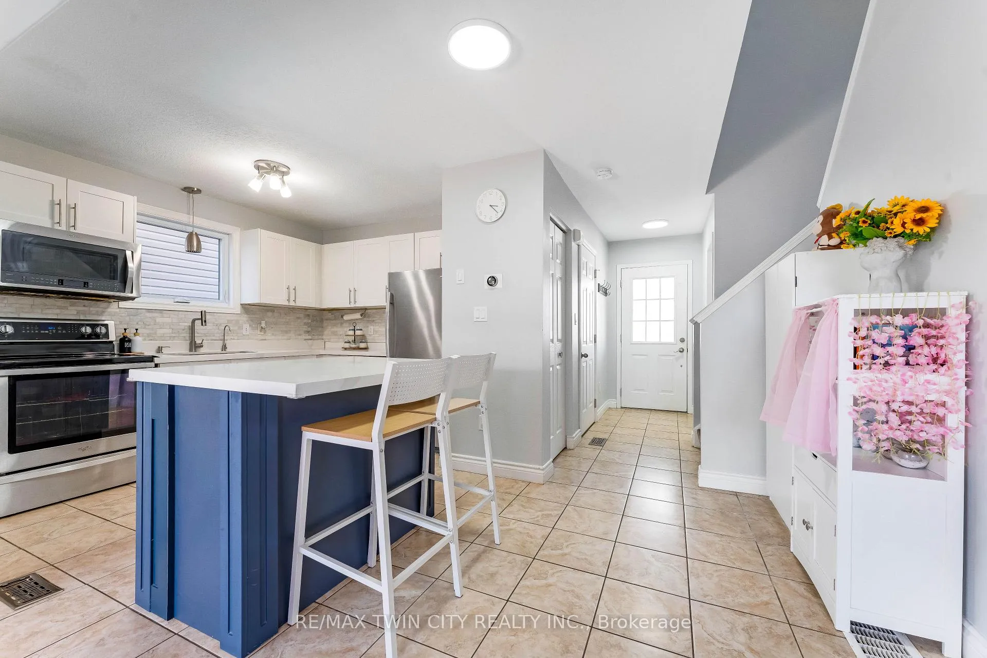 Photo 4 of 160 Prosperity Drive, Kitchener — HOMEH