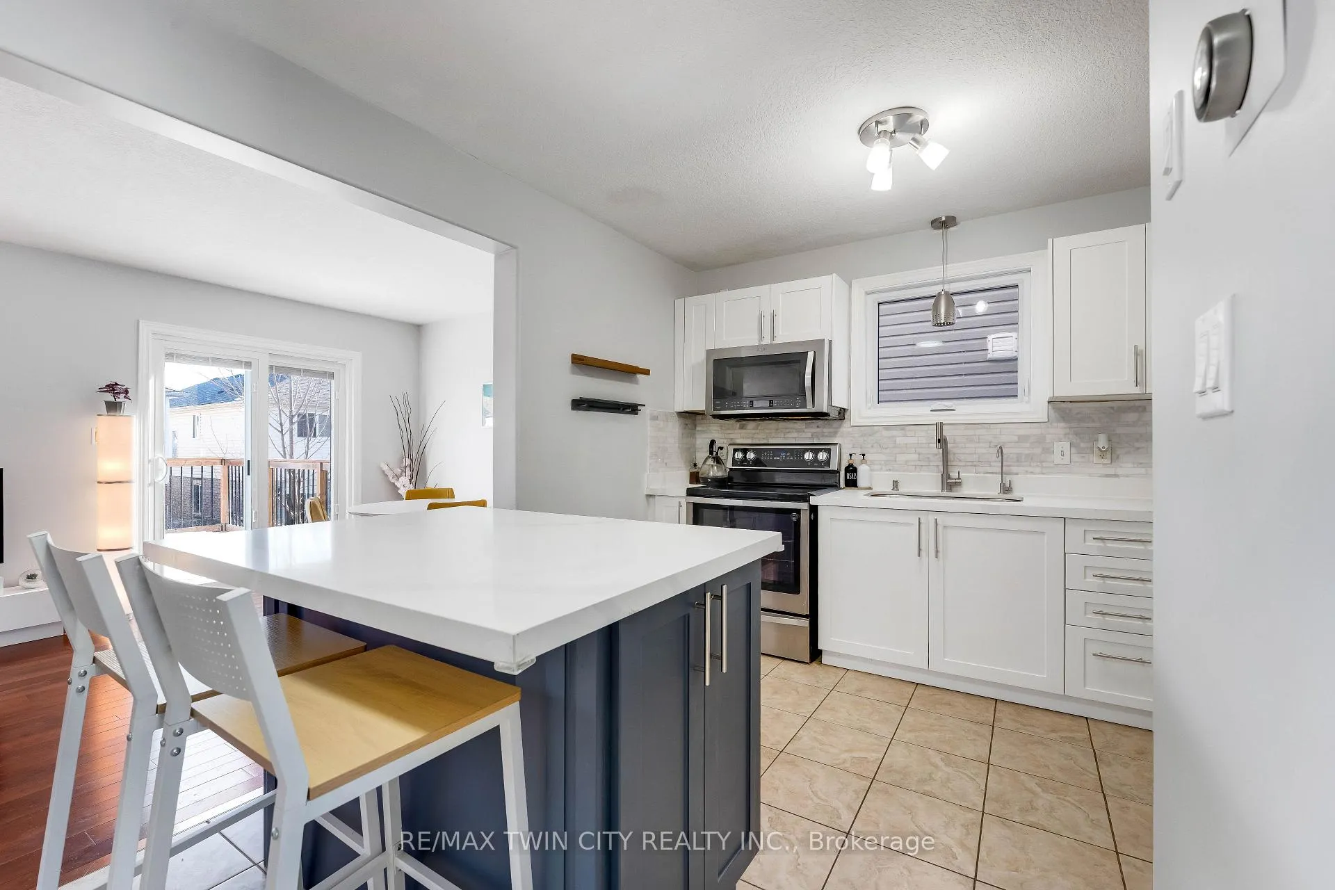 Photo 5 of 160 Prosperity Drive, Kitchener — HOMEH