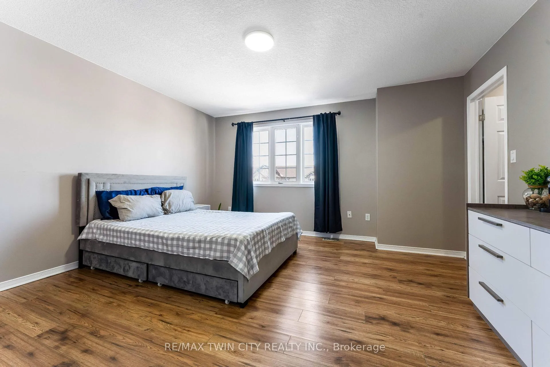 Photo 16 of 160 Prosperity Drive, Kitchener — HOMEH