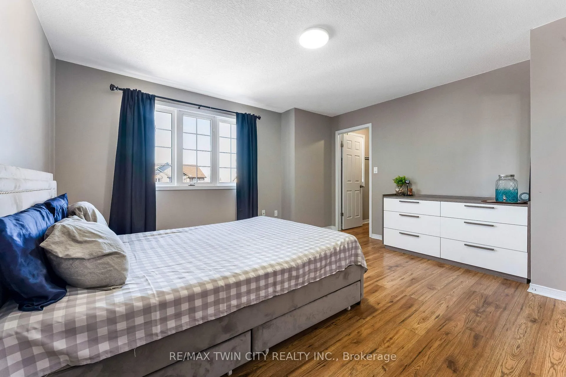 Photo 17 of 160 Prosperity Drive, Kitchener — HOMEH