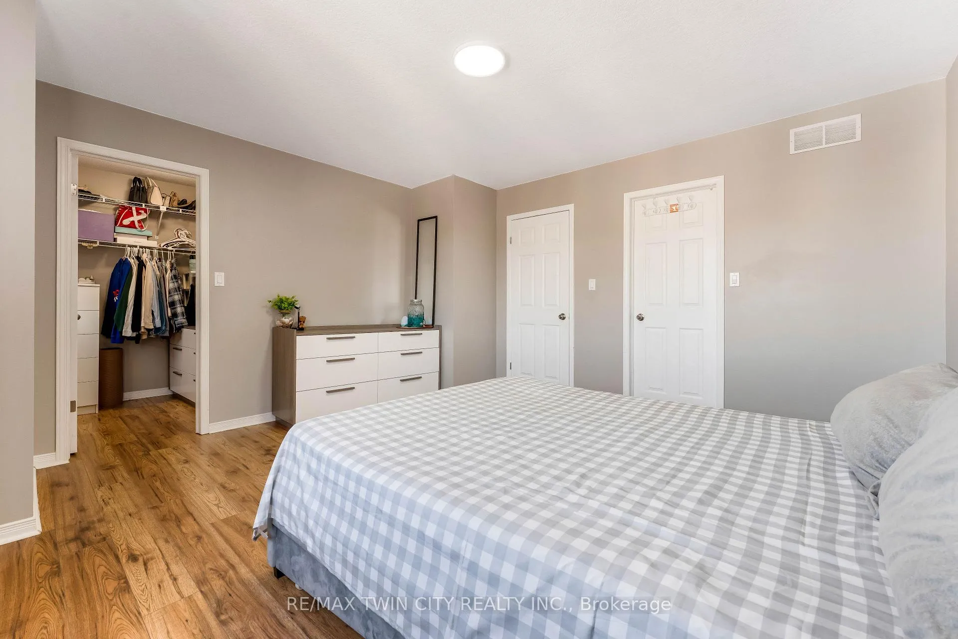 Photo 19 of 160 Prosperity Drive, Kitchener — HOMEH