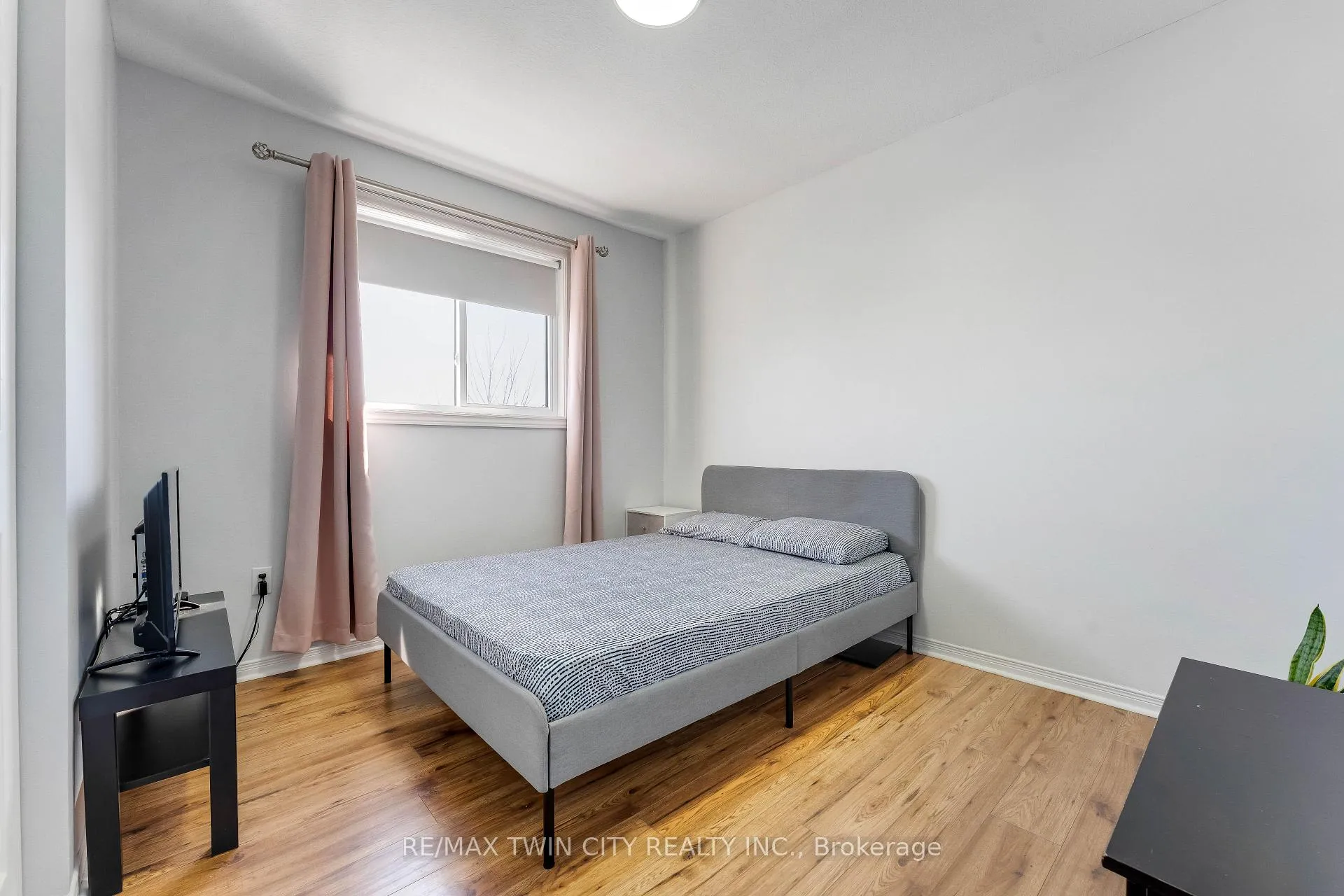 Photo 23 of 160 Prosperity Drive, Kitchener — HOMEH