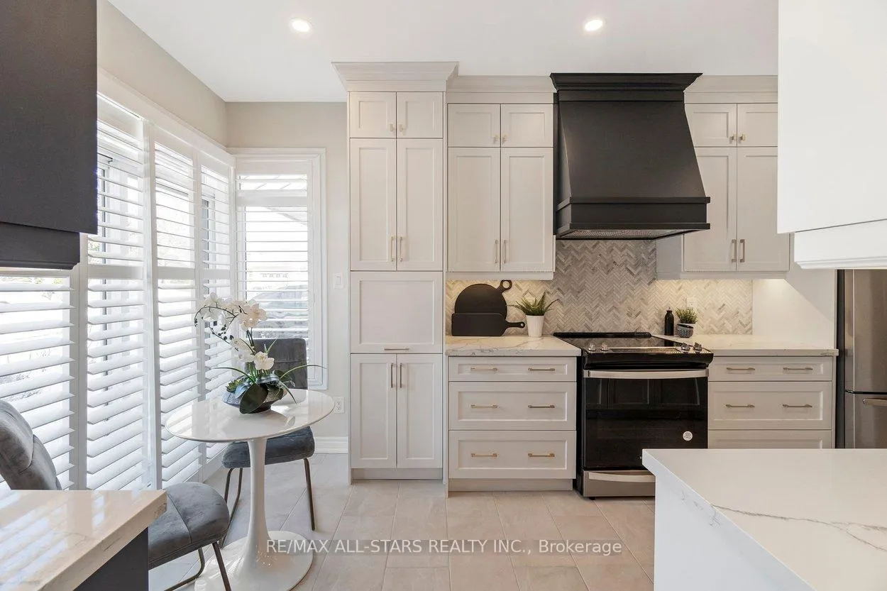 Photo 9 of 1 Christina Falls Way, Markham, Greensborough — HOMEH