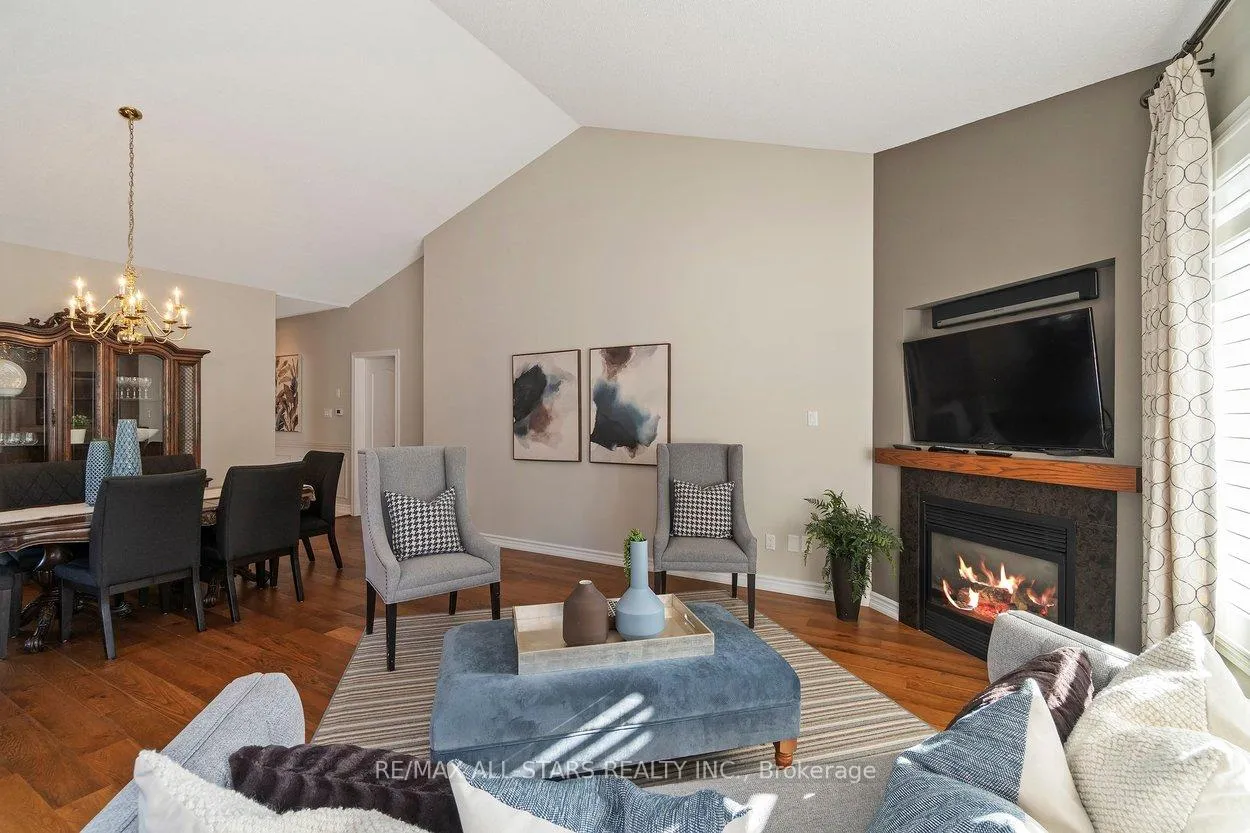 Photo 18 of 1 Christina Falls Way, Markham, Greensborough — HOMEH