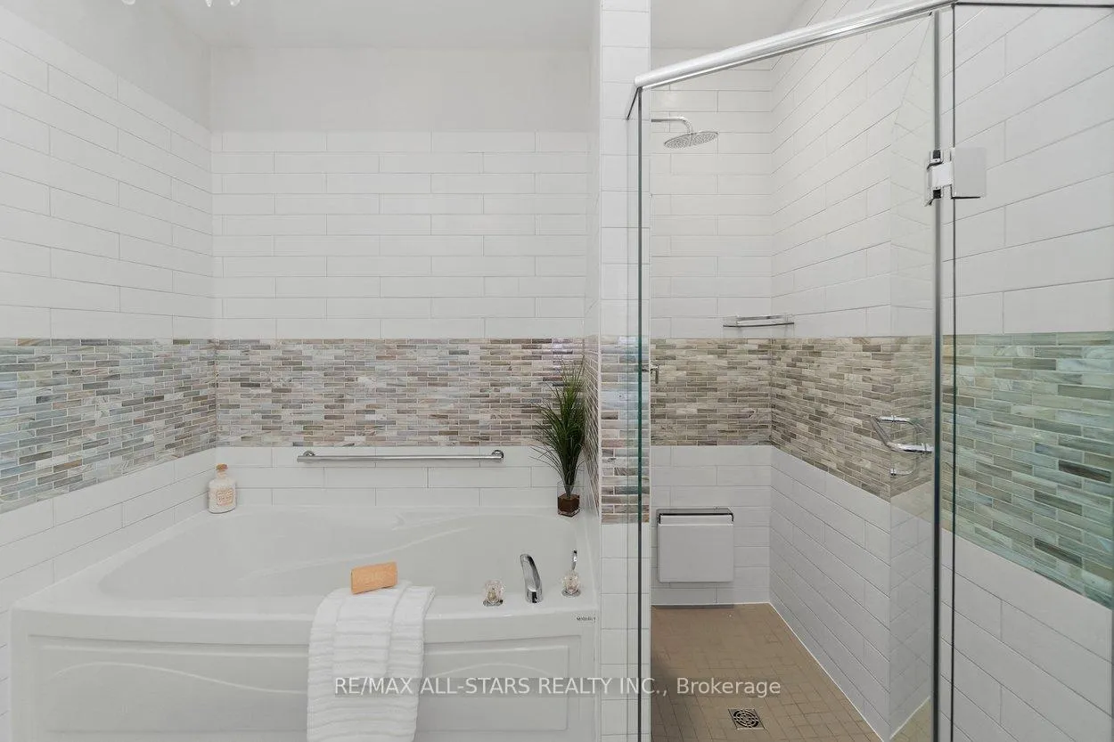 Photo 23 of 1 Christina Falls Way, Markham, Greensborough — HOMEH