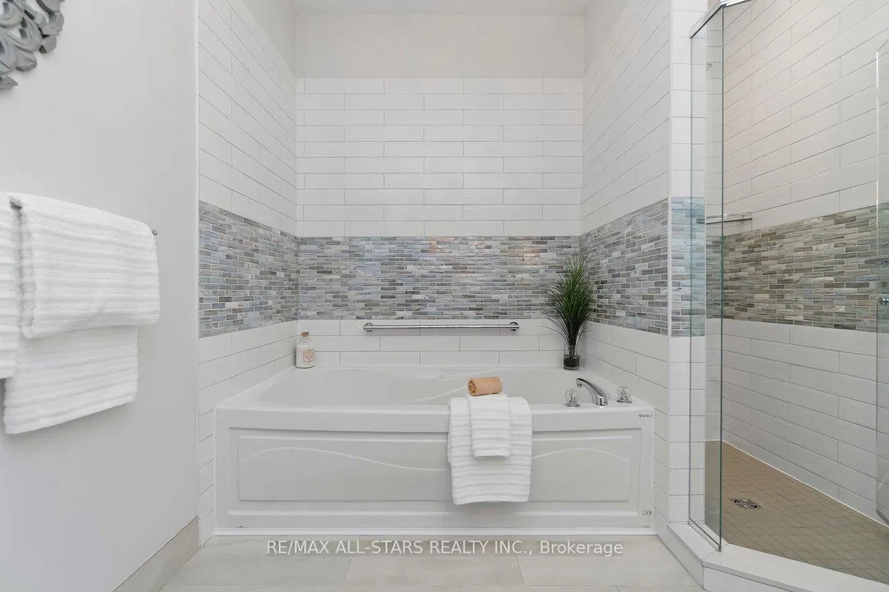 Photo 24 of 1 Christina Falls Way, Markham, Greensborough — HOMEH