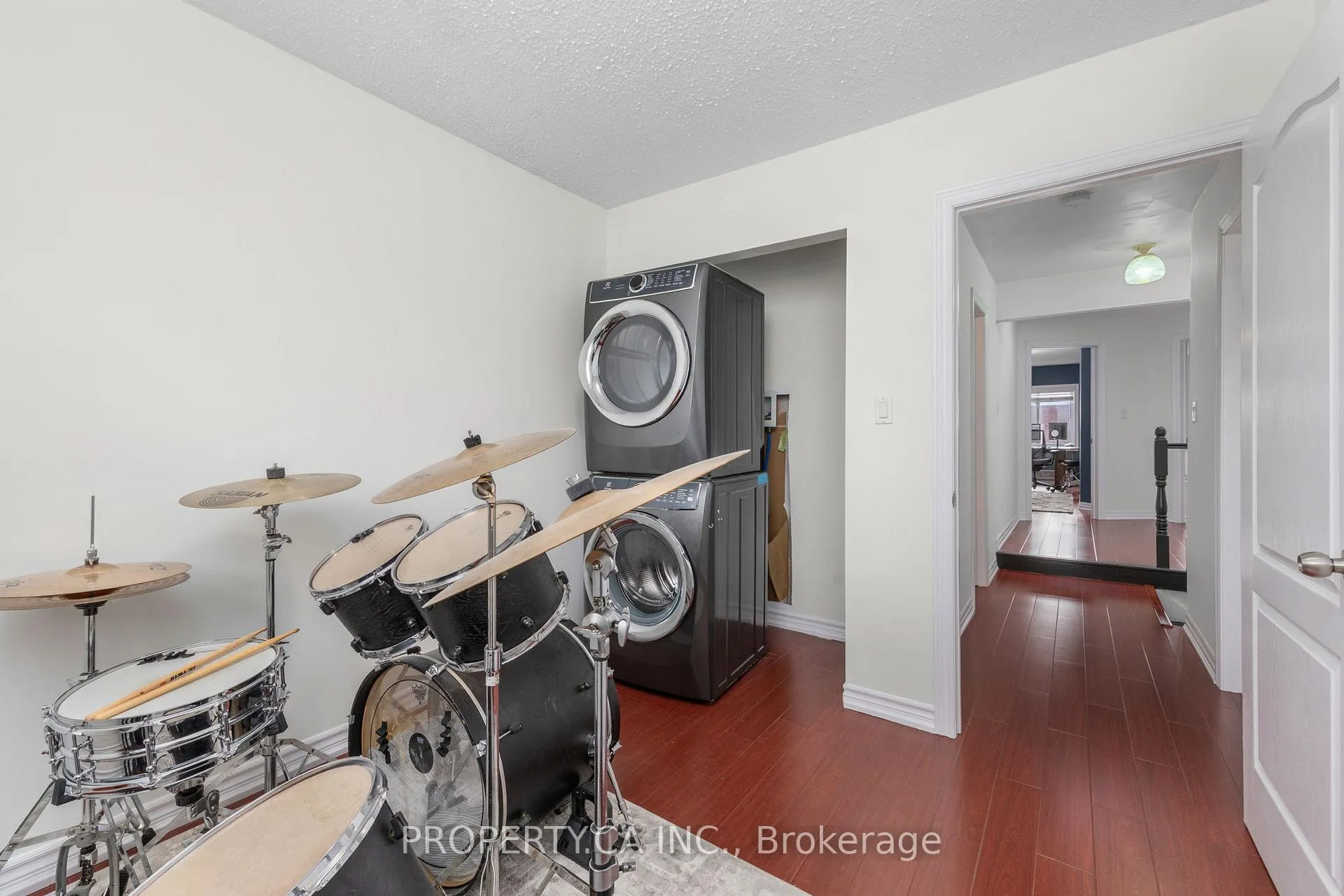 Photo 18 of 36 Lanark Avenue, Toronto, Oakwood Village — HOMEH