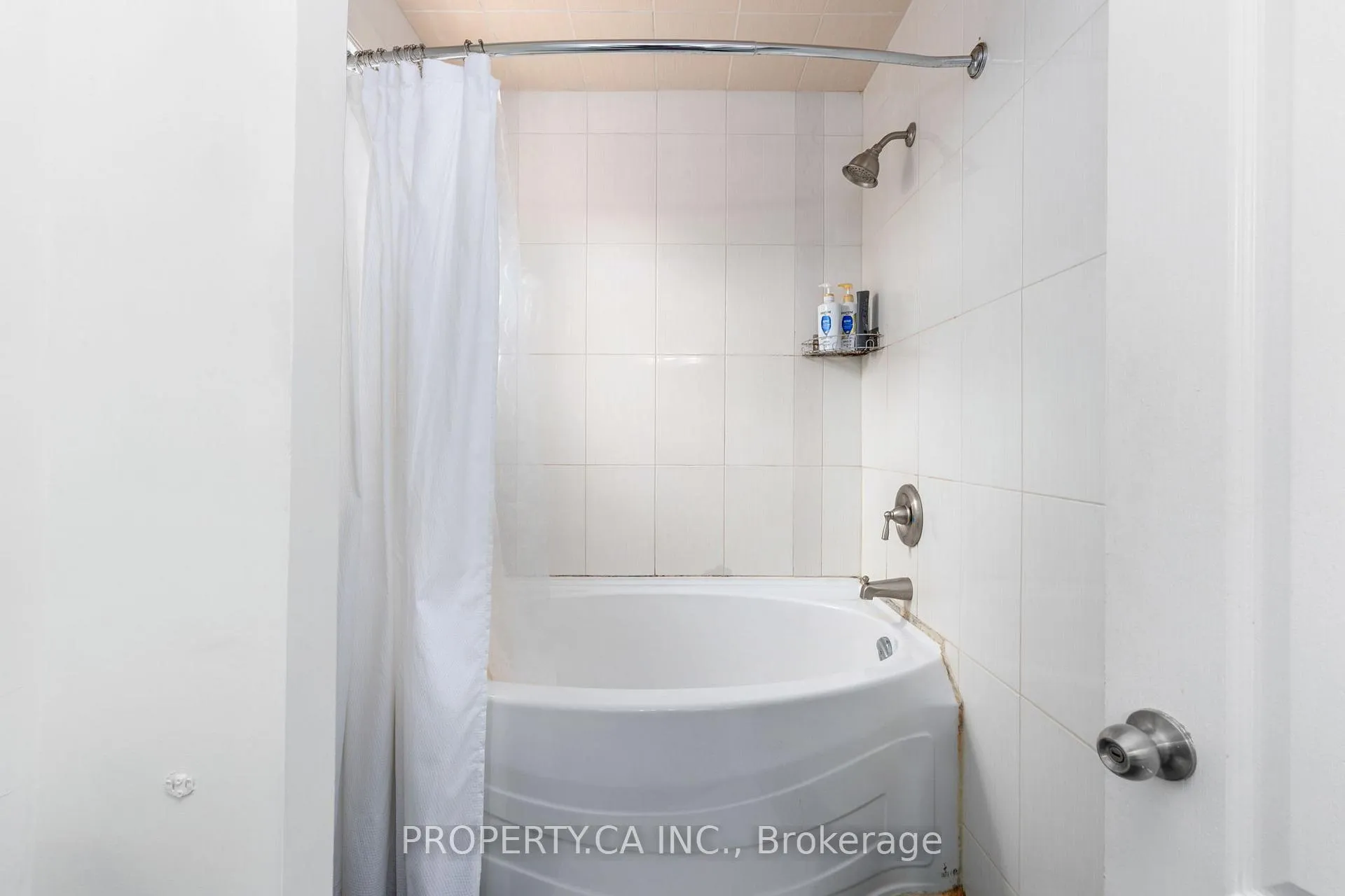 Photo 20 of 36 Lanark Avenue, Toronto, Oakwood Village — HOMEH