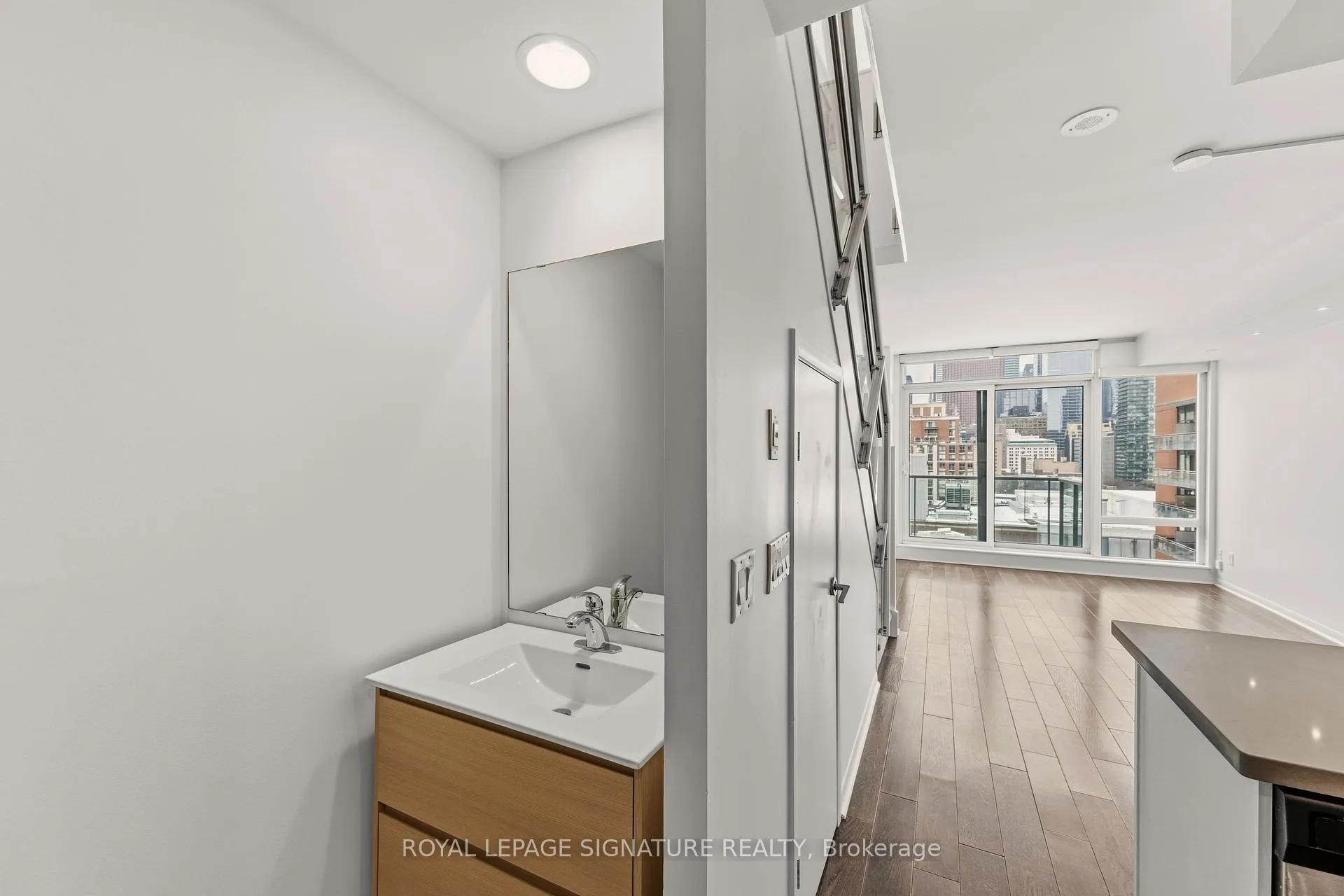 Photo 8 of Unit 1221, 333 Adelaide Street E, Toronto, Moss Park — HOMEH