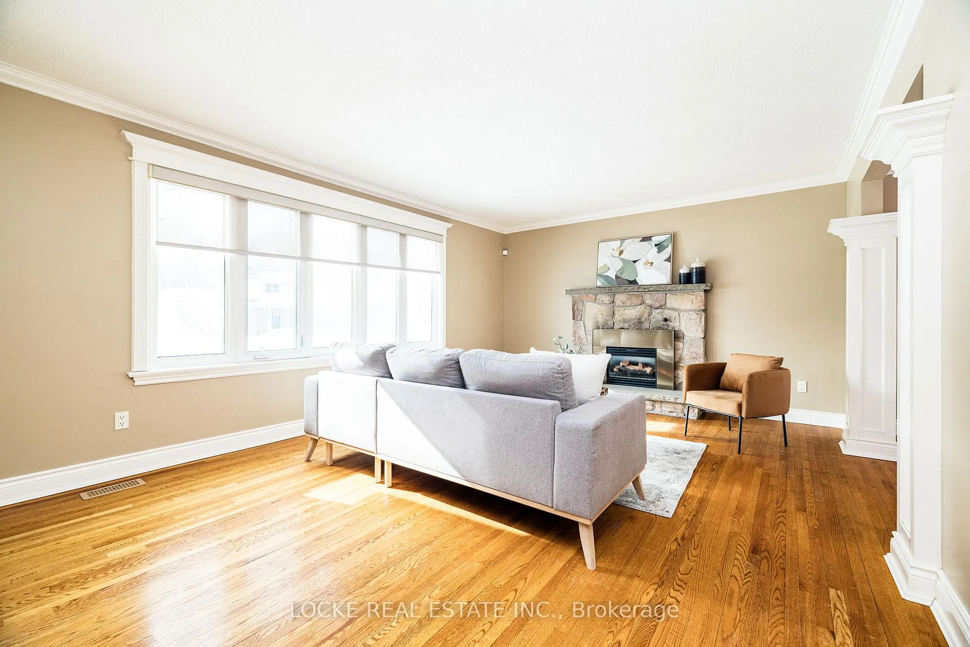 Photo 4 of 279 Hoylake Crescent, Ottawa, Bilberry Creek/Queenswood Heights — HOMEH