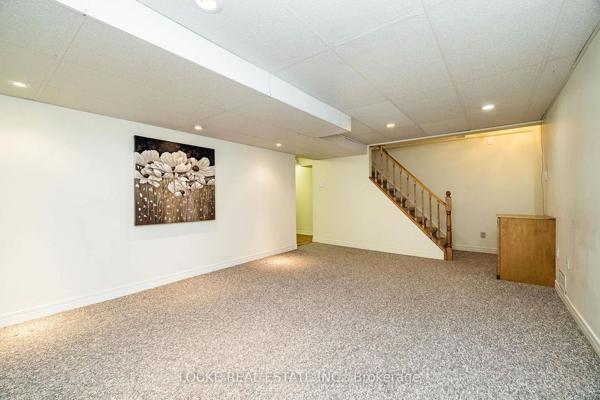 Photo 32 of 279 Hoylake Crescent, Ottawa, Bilberry Creek/Queenswood Heights — HOMEH