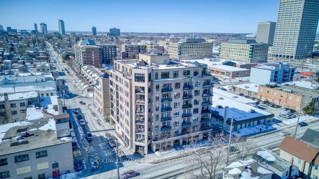 Front of Unit 401, 320 Parkdale Avenue