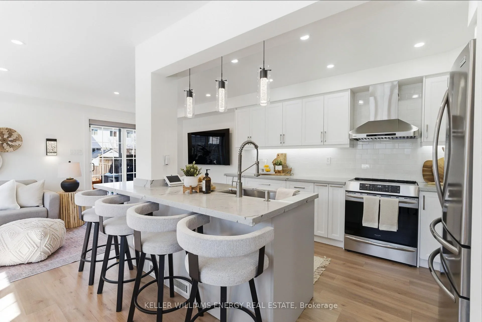 Photo 17 of 25 Toscana Drive, Whitby, Taunton North — HOMEH