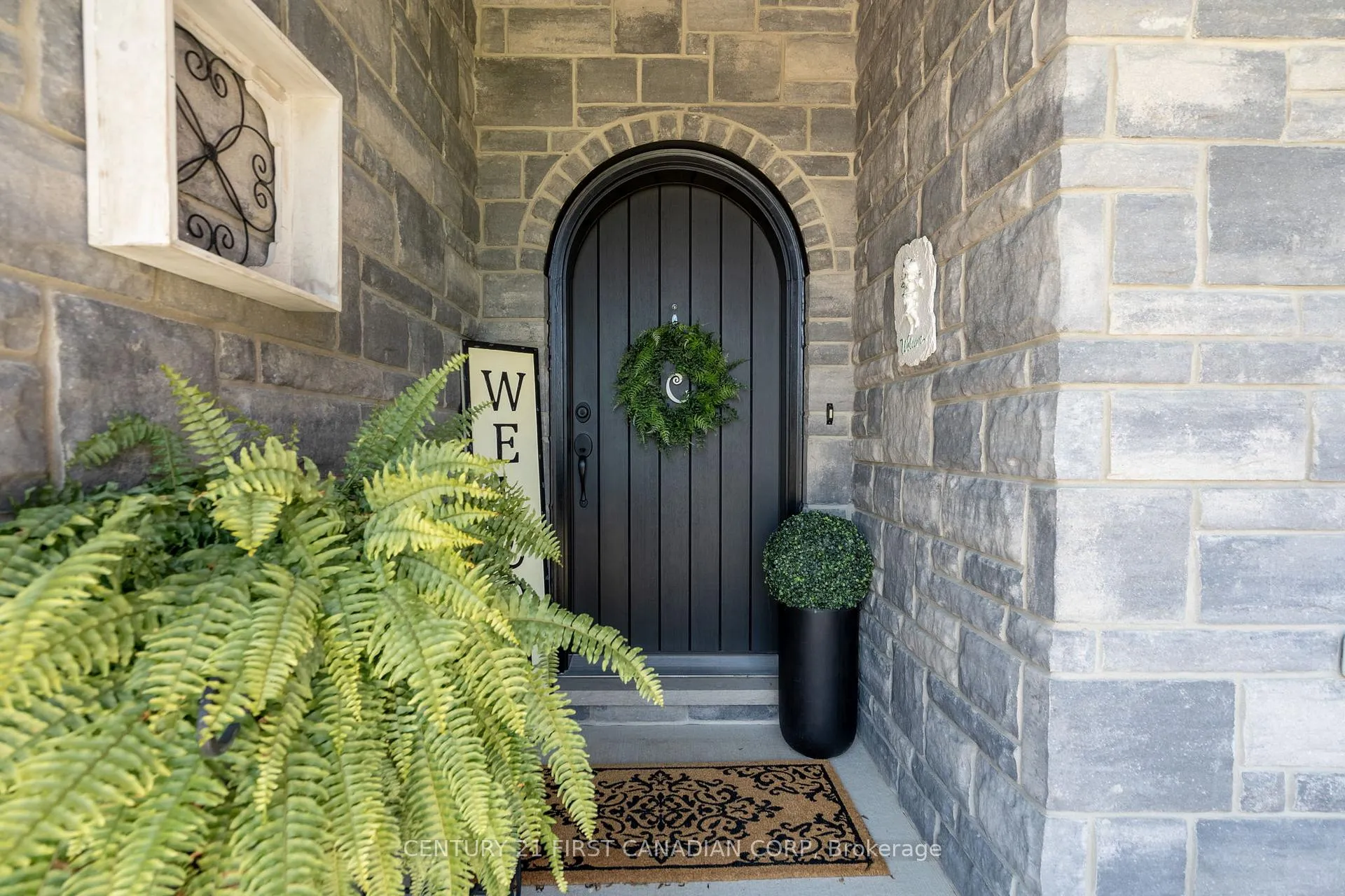 Photo 3 of 161 Collins Way, Strathroy-Caradoc, SE — HOMEH