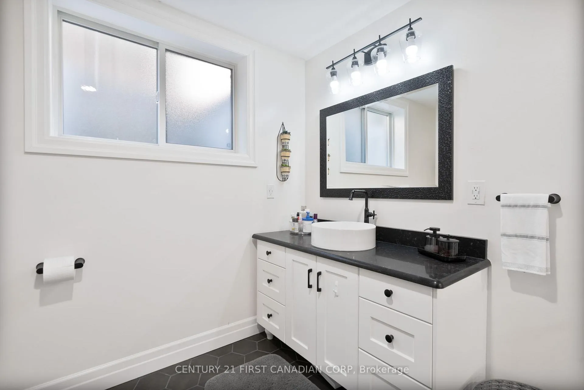 Photo 28 of 161 Collins Way, Strathroy-Caradoc, SE — HOMEH