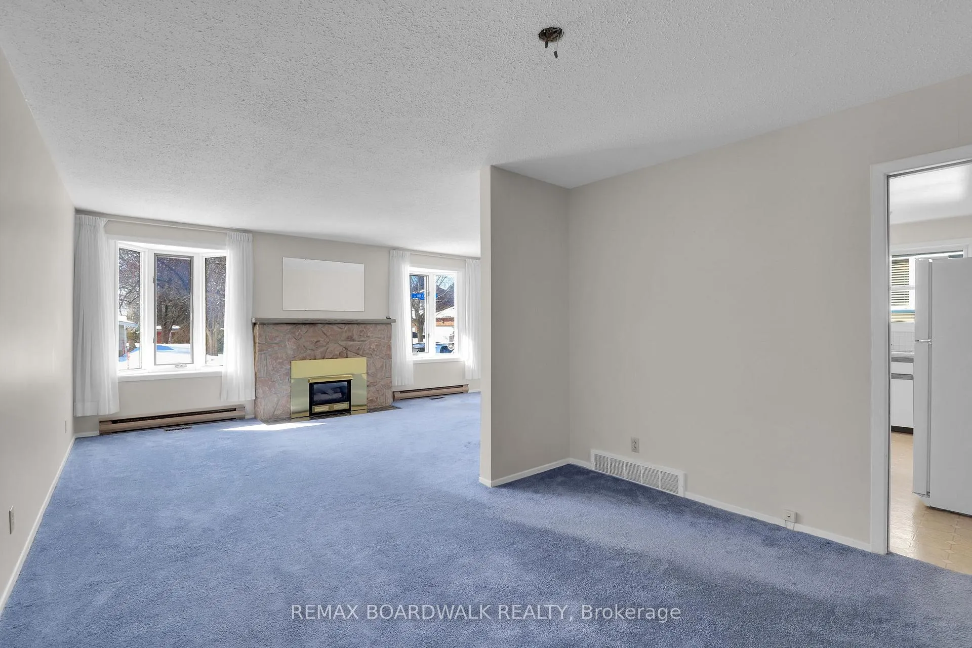 Photo 3 of 116 Old Colony Road, Ottawa, Kanata - Glencairn/Hazeldean — HOMEH