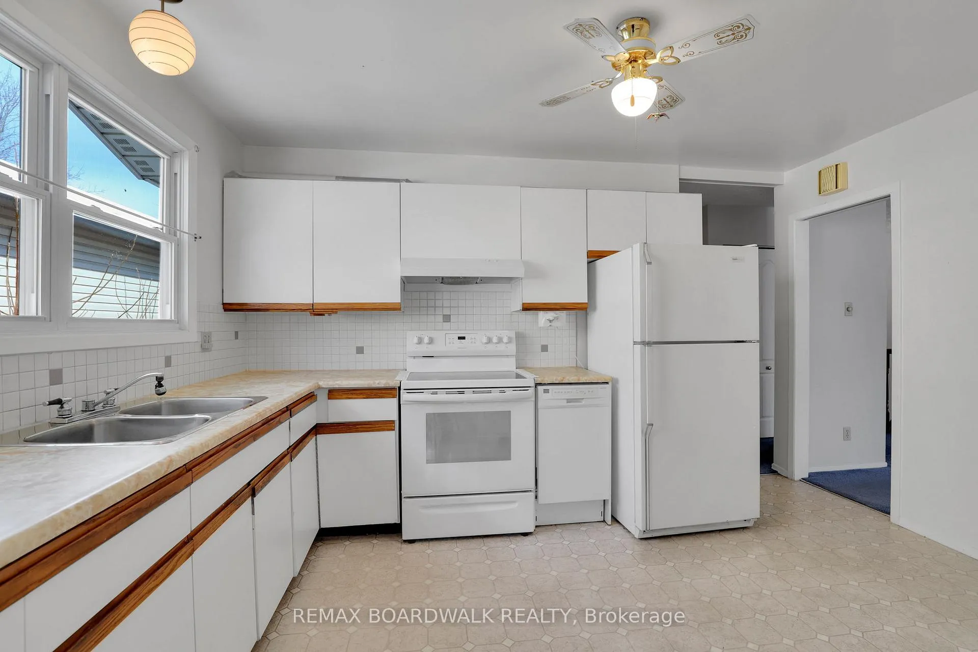 Photo 18 of 116 Old Colony Road, Ottawa, Kanata - Glencairn/Hazeldean — HOMEH