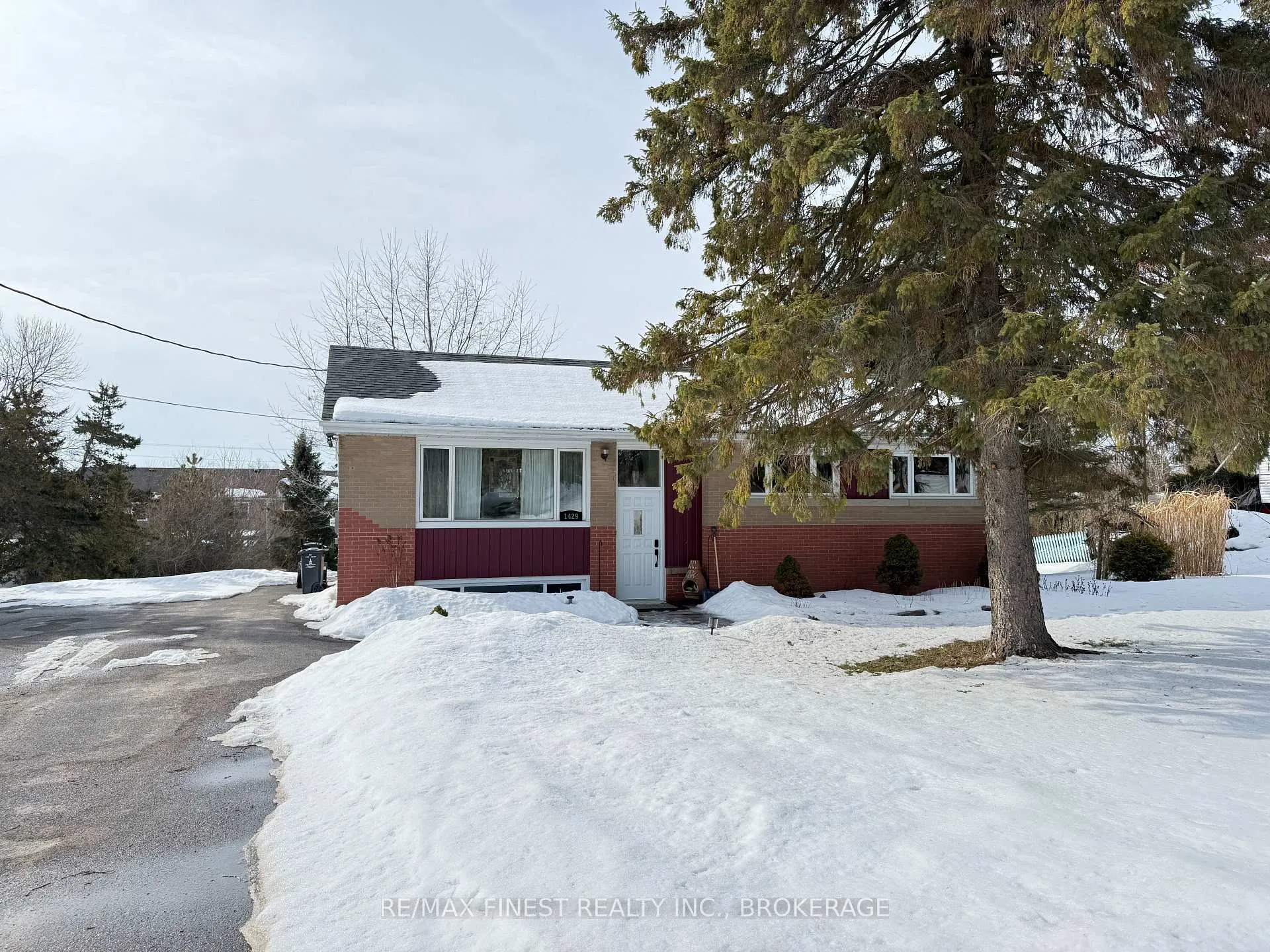 Front of 1429 Avondale Crescent