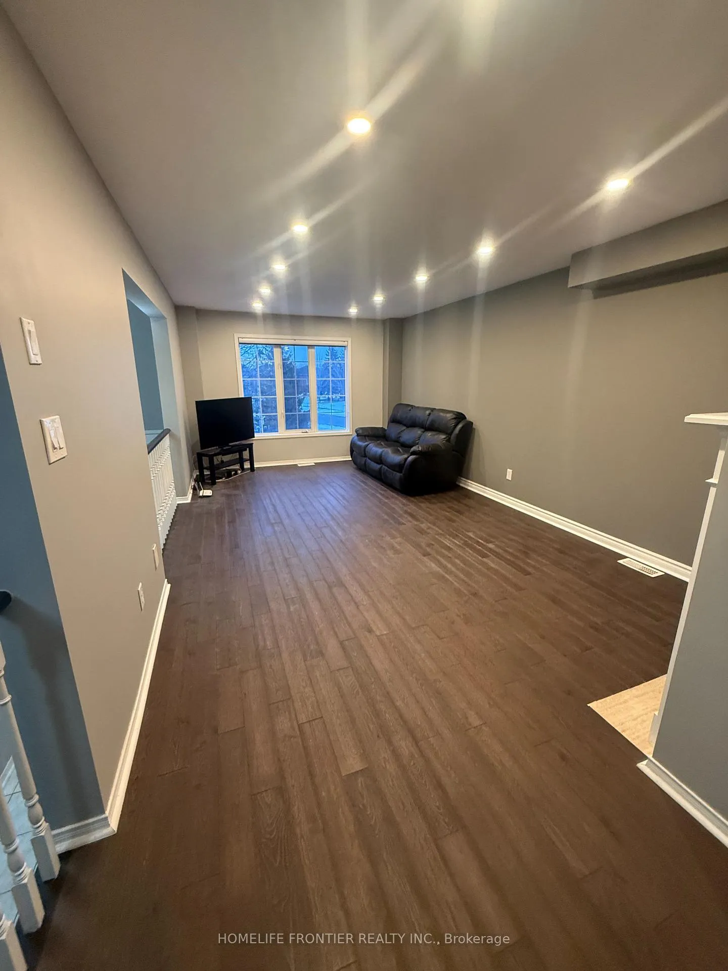 Photo 2 of 2494 Gill Crescent, Oakville, River Oaks — HOMEH