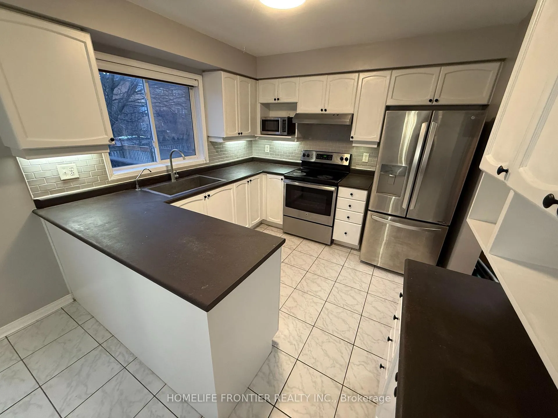 Photo 3 of 2494 Gill Crescent, Oakville, River Oaks — HOMEH