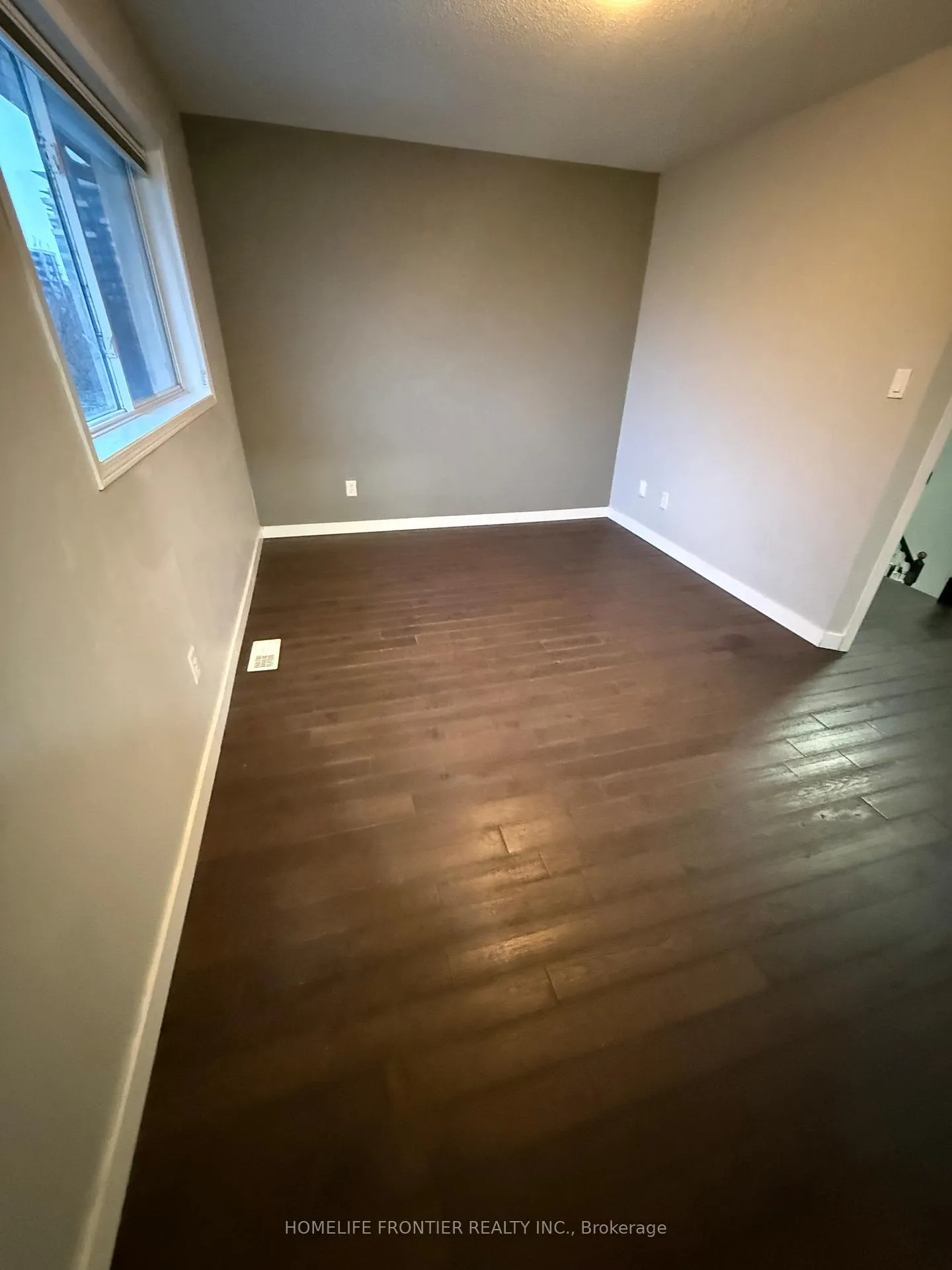Photo 9 of 2494 Gill Crescent, Oakville, River Oaks — HOMEH