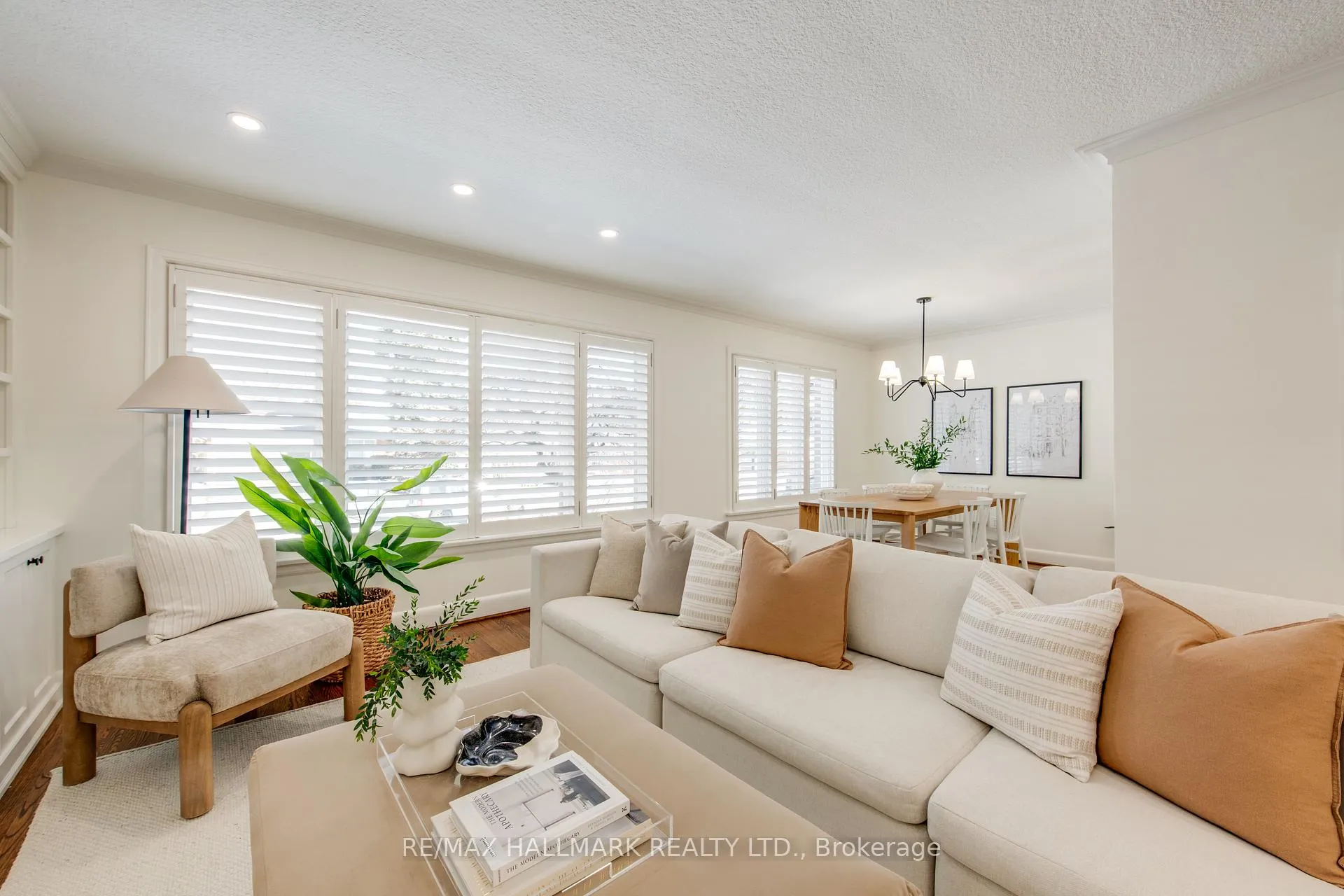 Photo 3 of 67 Saybrook Avenue, Etobicoke, Stonegate-Queensway — HOMEH