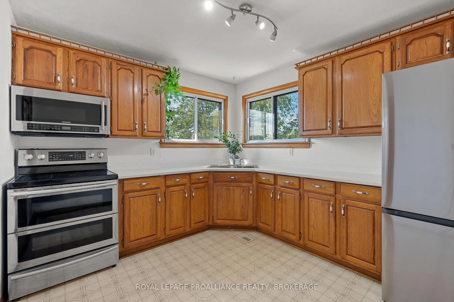 Photo 10 of 4835 County Road 2, Loyalist, Lennox and Addington - South — HOMEH