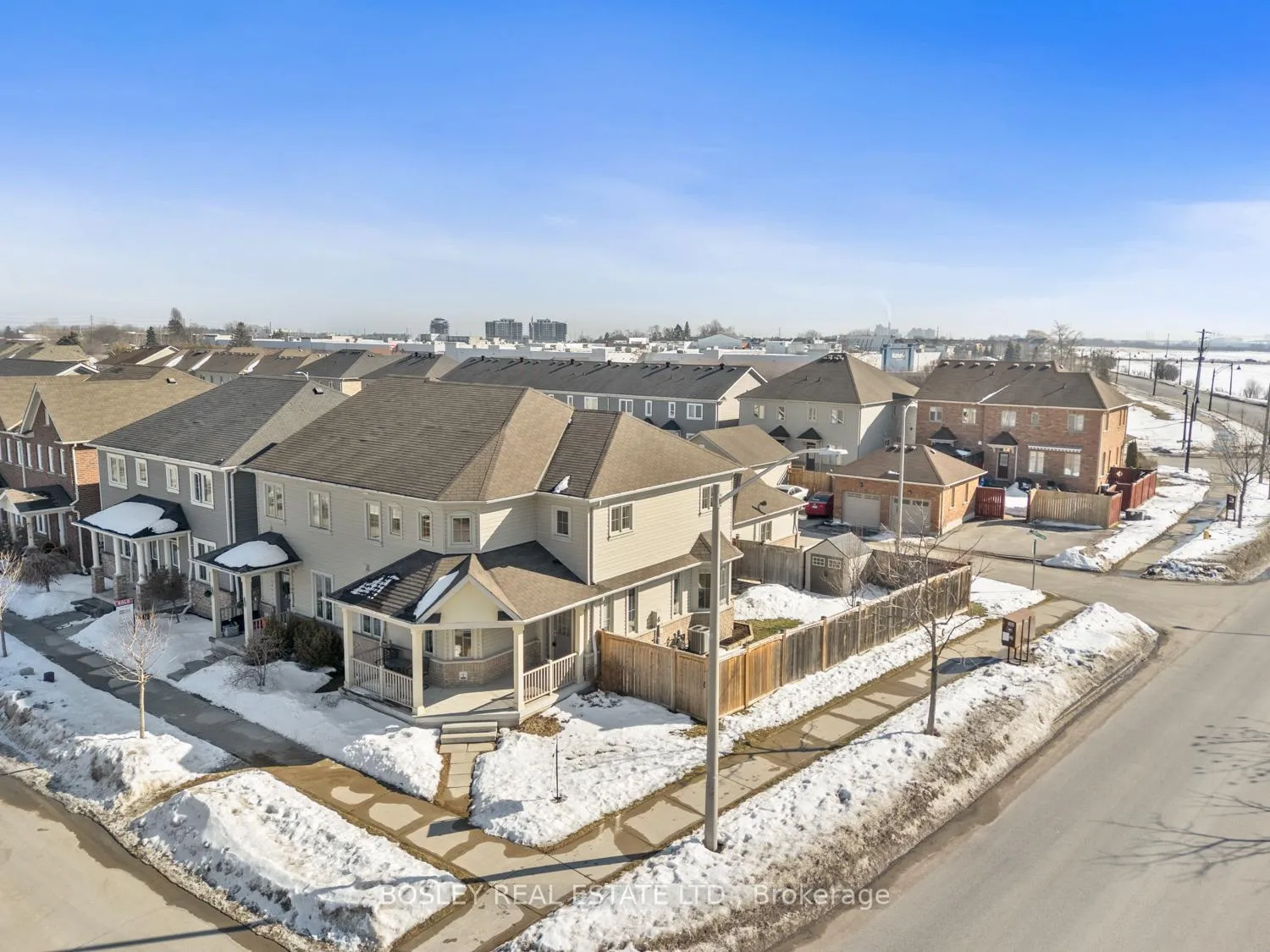 Photo 2 of 1 Ted Miller Crescent, Clarington, Bowmanville — HOMEH