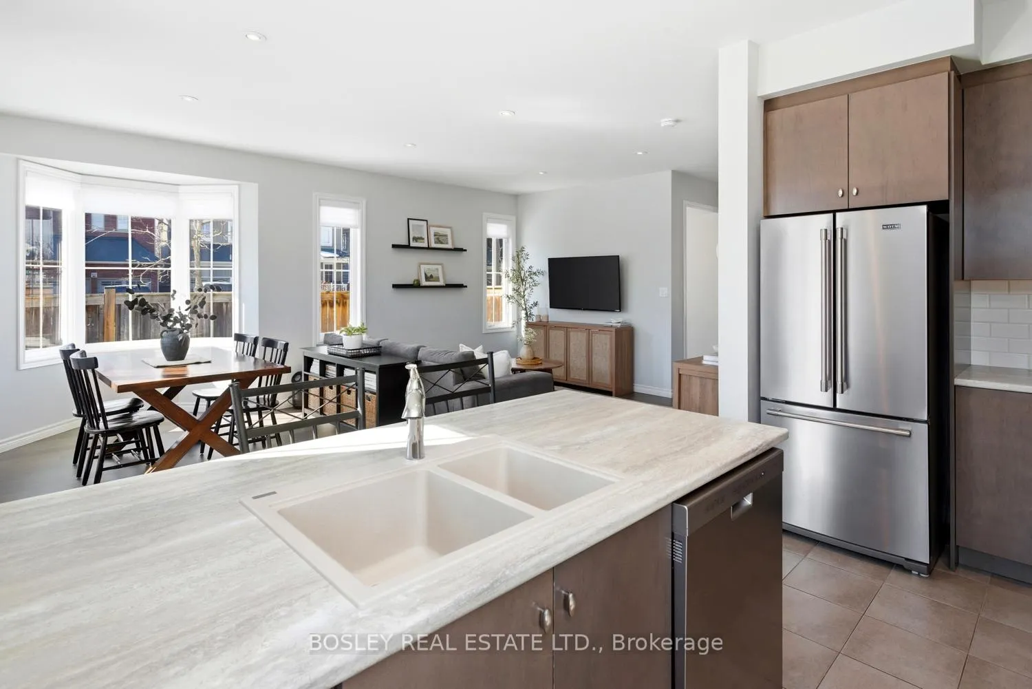 Photo 18 of 1 Ted Miller Crescent, Clarington, Bowmanville — HOMEH