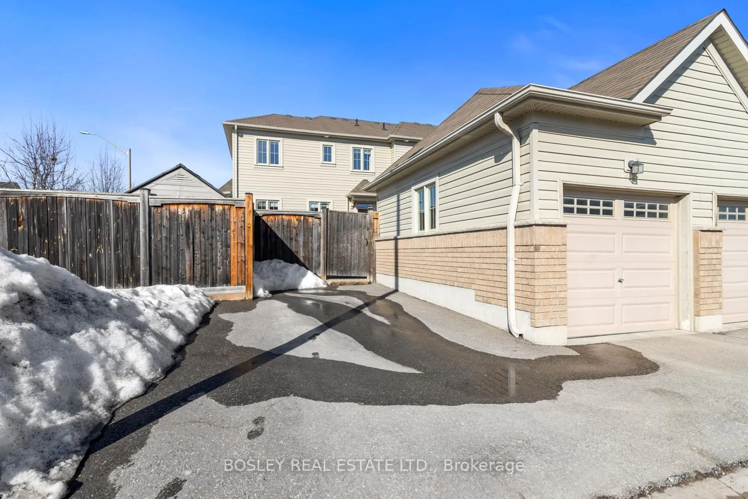 Photo 38 of 1 Ted Miller Crescent, Clarington, Bowmanville — HOMEH