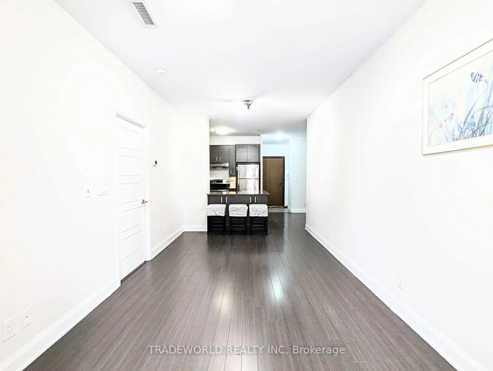Photo 3 of Unit 103, 1 Uptown Drive, Markham, Unionville — HOMEH