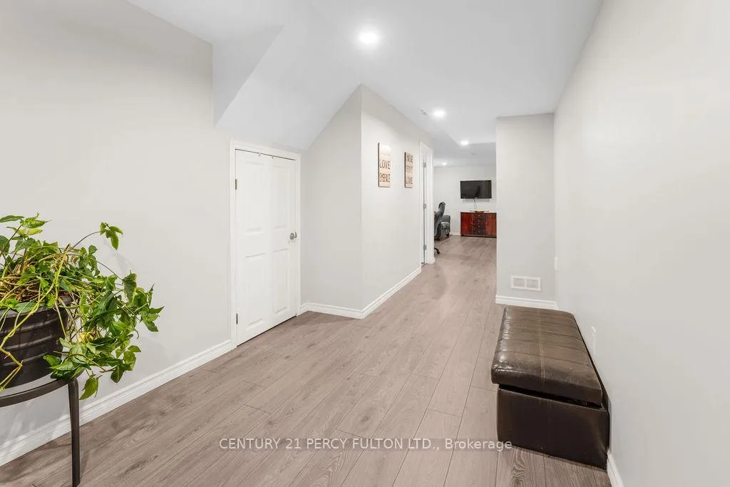 Photo 19 of 50 Robb Lane, Clarington, Bowmanville — HOMEH