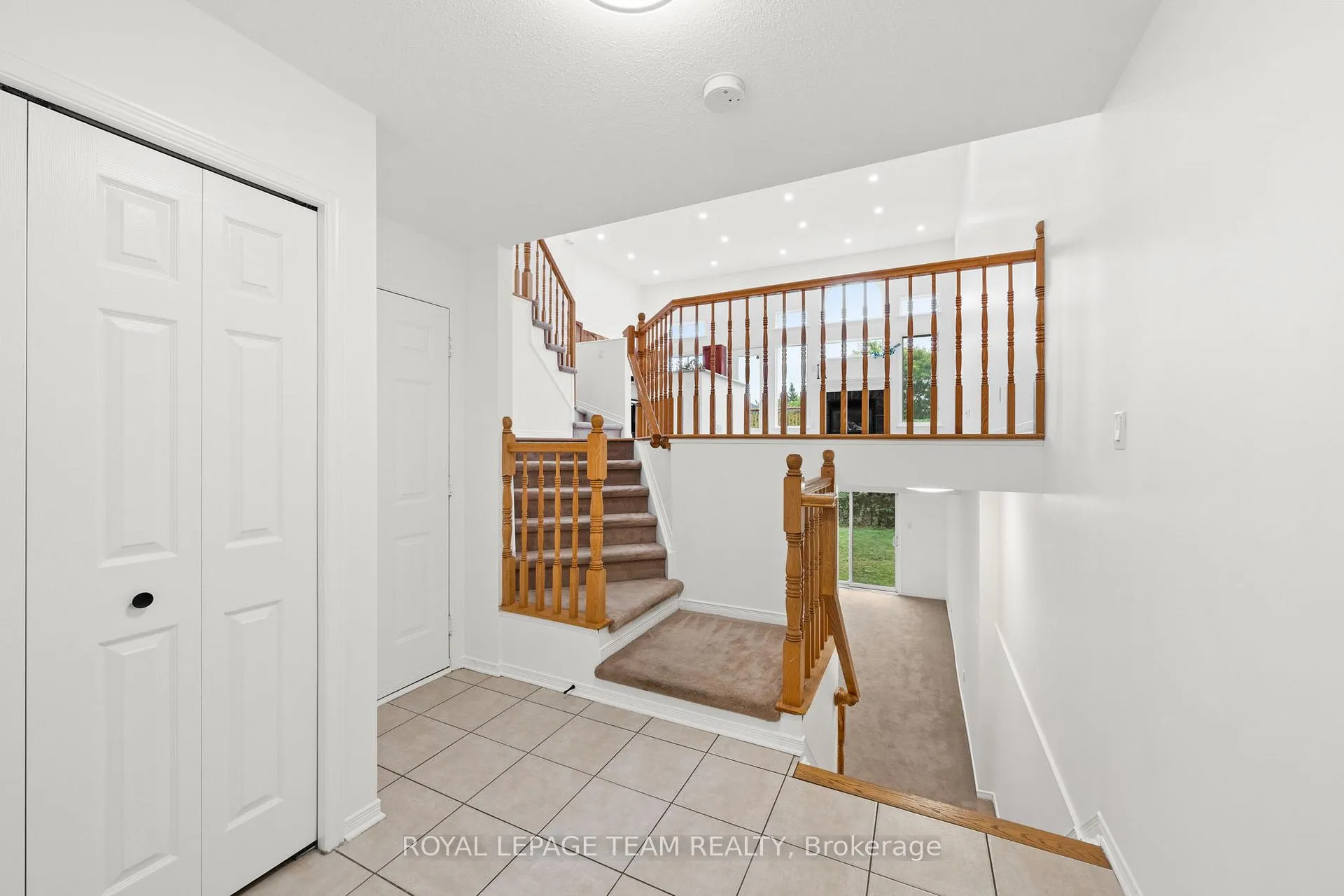 Photo 5 of 137 Macassa Circle, Ottawa, Kanata - Kanata Lakes/Heritage Hills — HOMEH