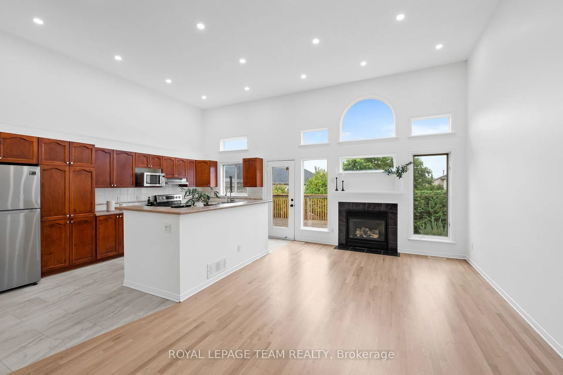 Photo 8 of 137 Macassa Circle, Ottawa, Kanata - Kanata Lakes/Heritage Hills — HOMEH