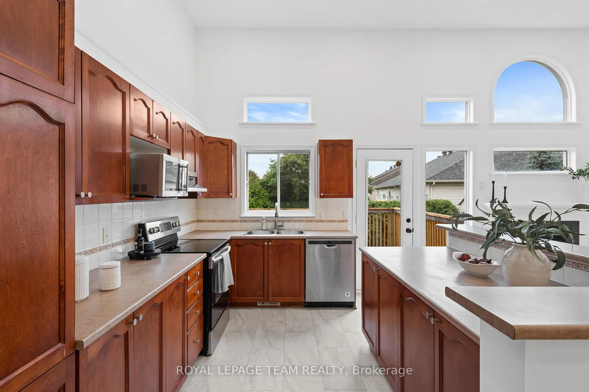 Photo 10 of 137 Macassa Circle, Ottawa, Kanata - Kanata Lakes/Heritage Hills — HOMEH
