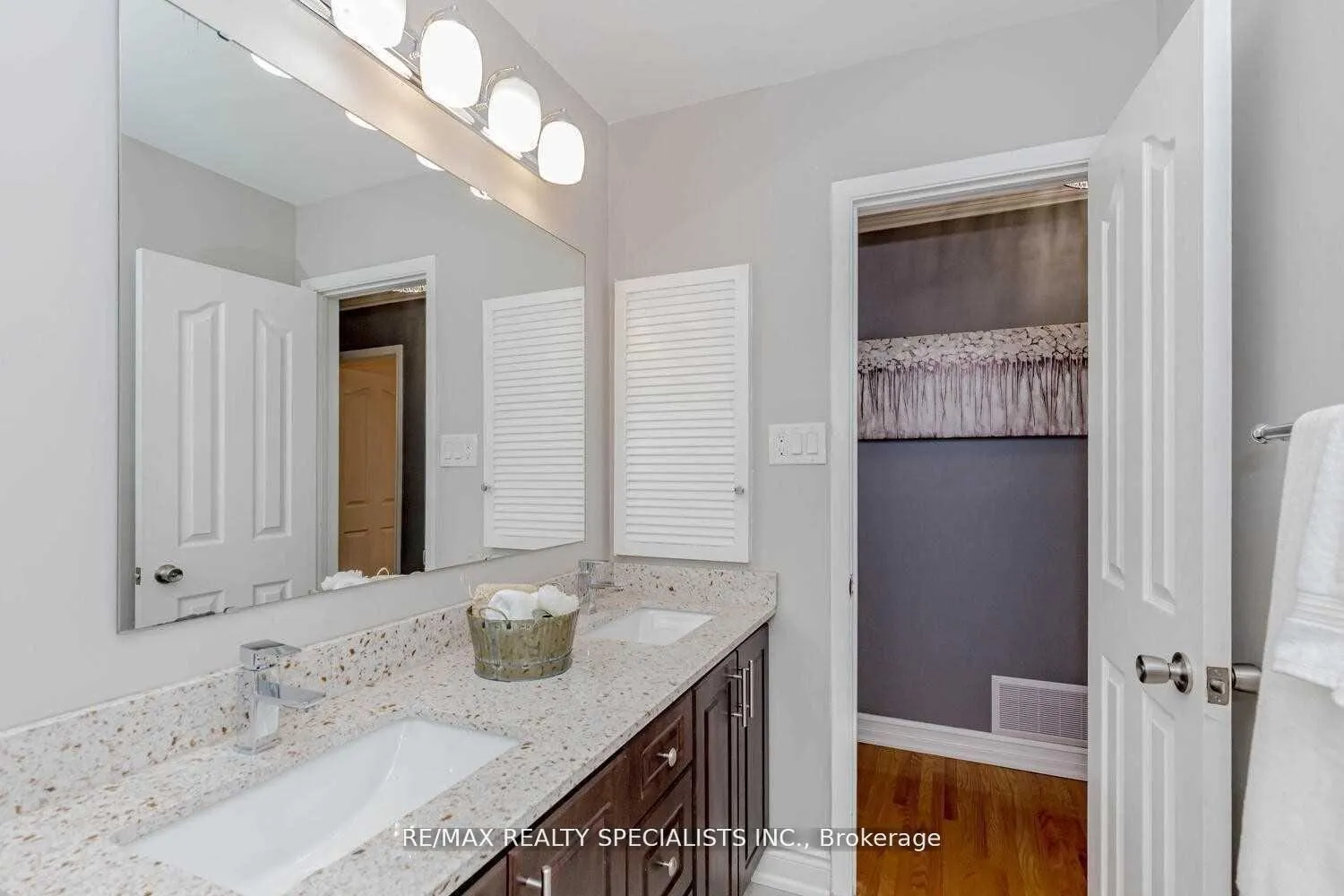 Photo 10 of 72 Dorchester(Upper) Drive, Brampton, Southgate — HOMEH