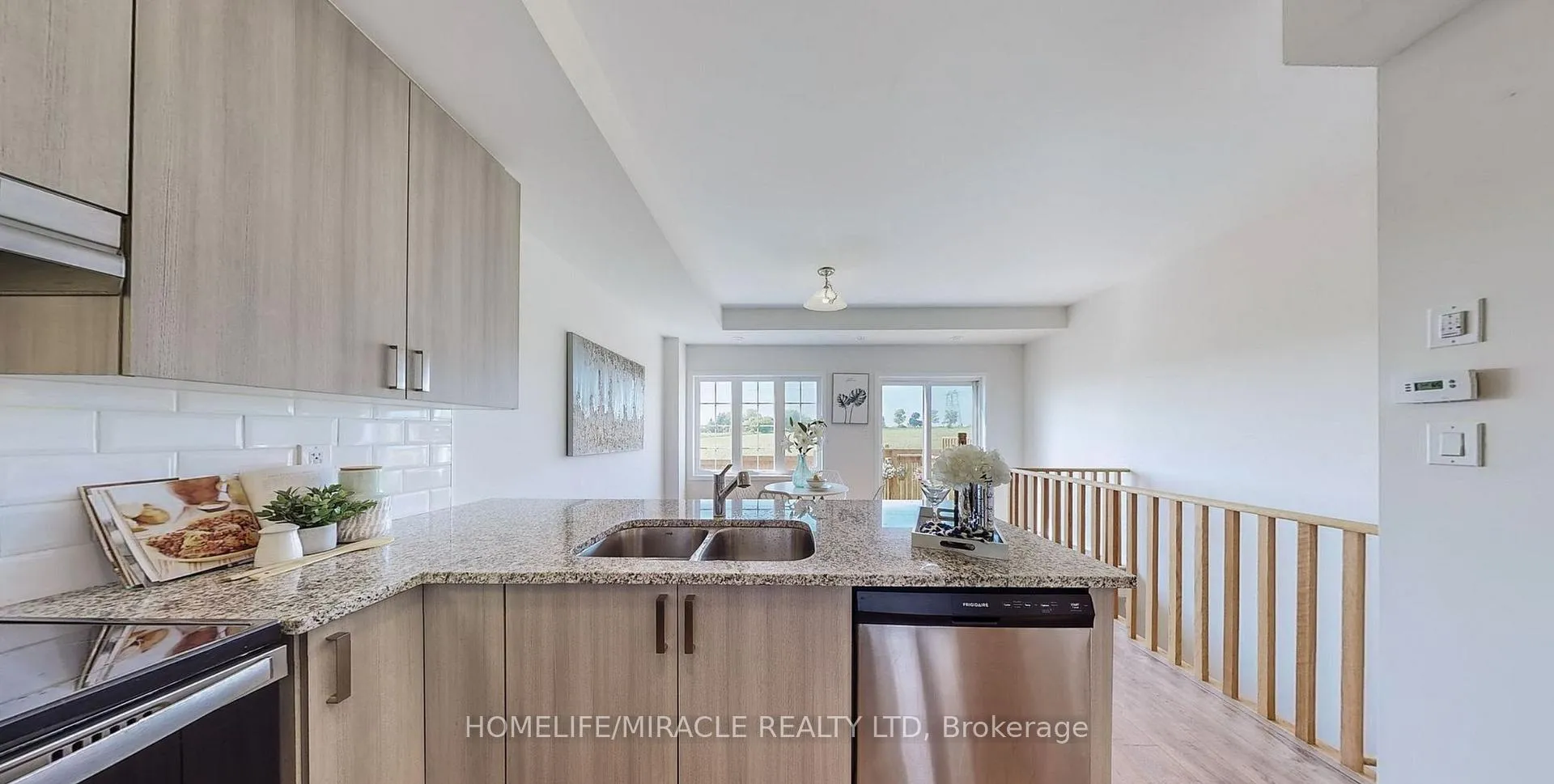 Photo 7 of Unit 41, 2695 Magdalen Path, Oshawa, Windfields — HOMEH