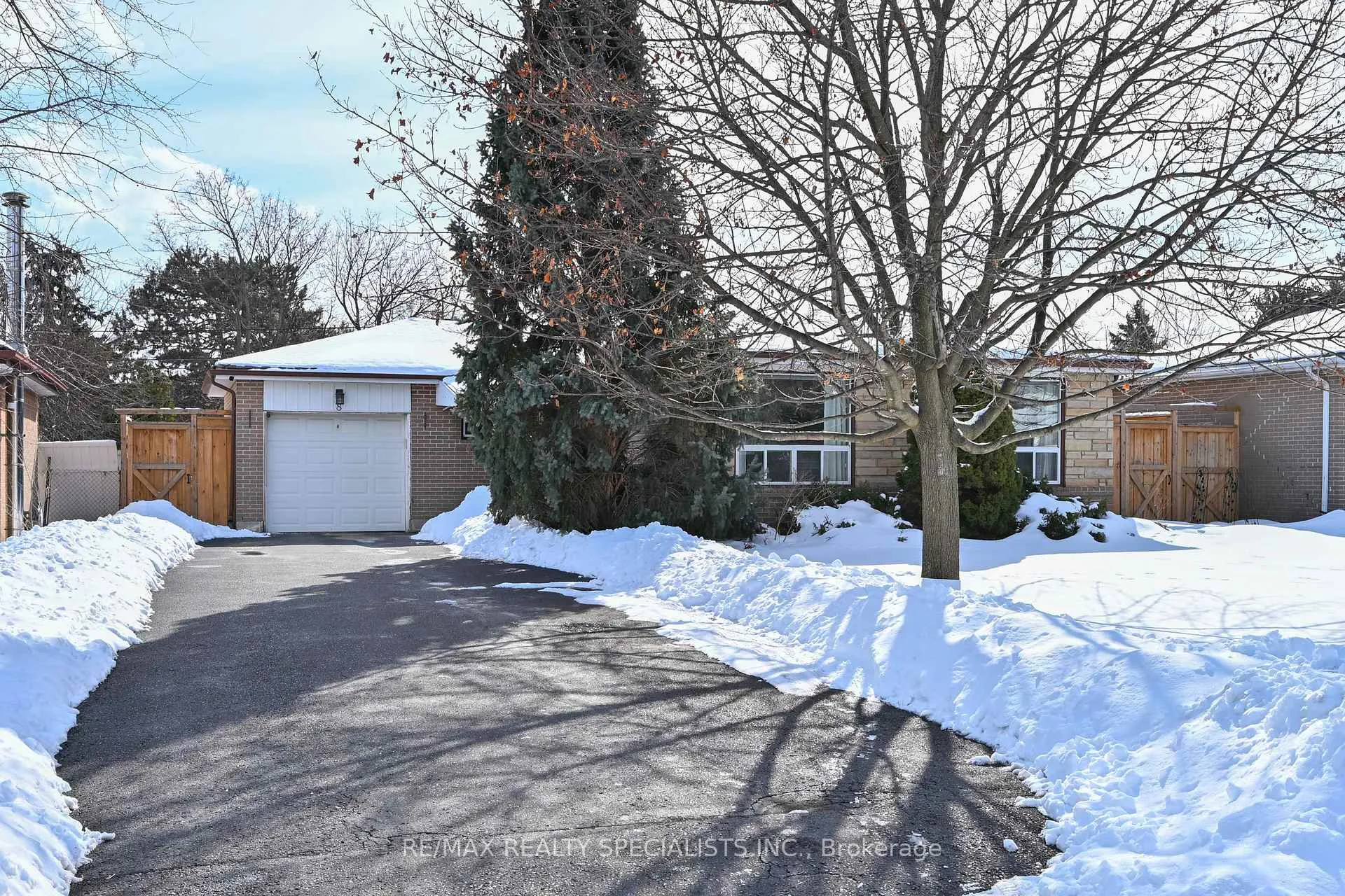 Front of 8 Beechwood Crescent