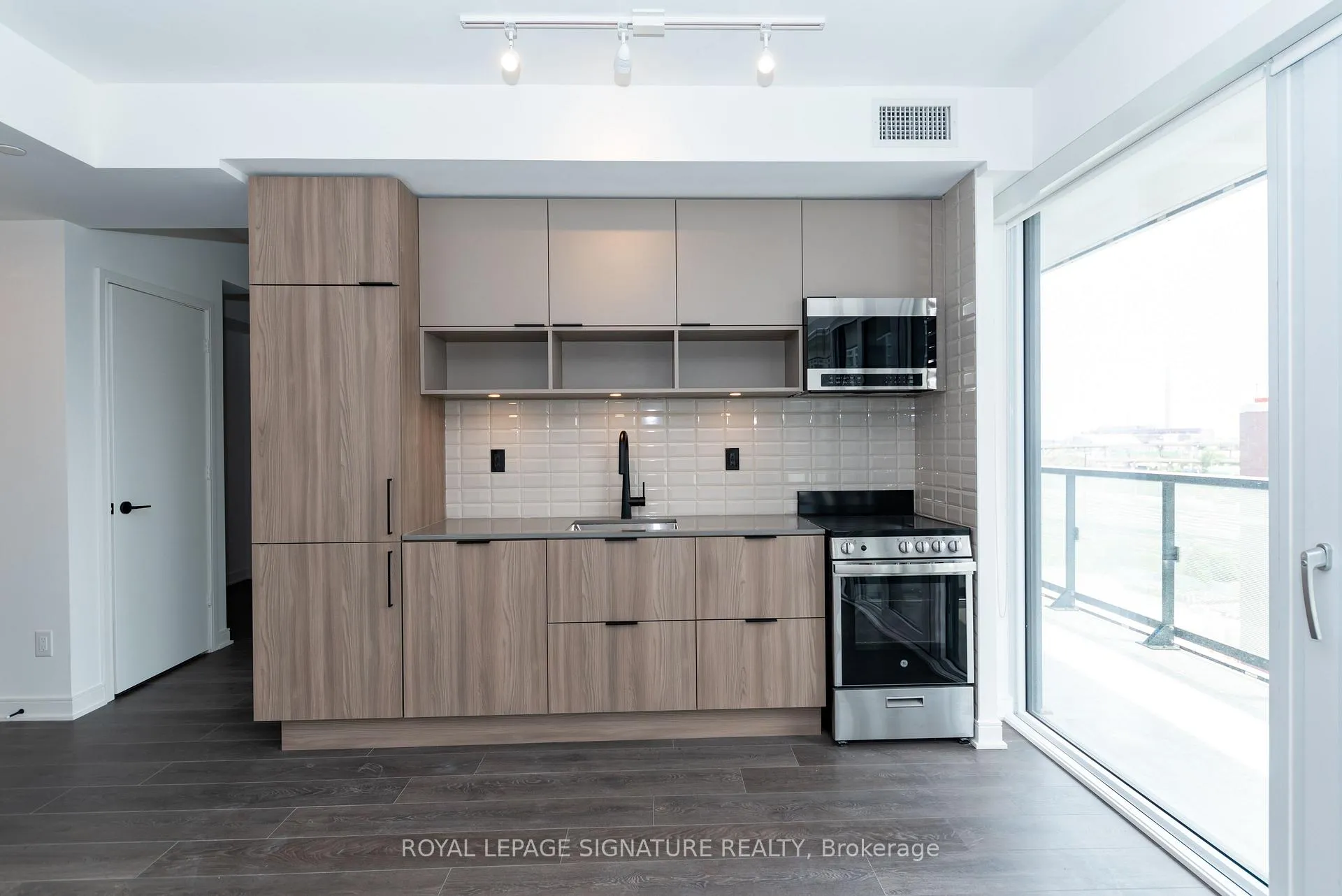 Photo 4 of Unit S707, 180 Mill Street, Toronto, Waterfront Communities — HOMEH