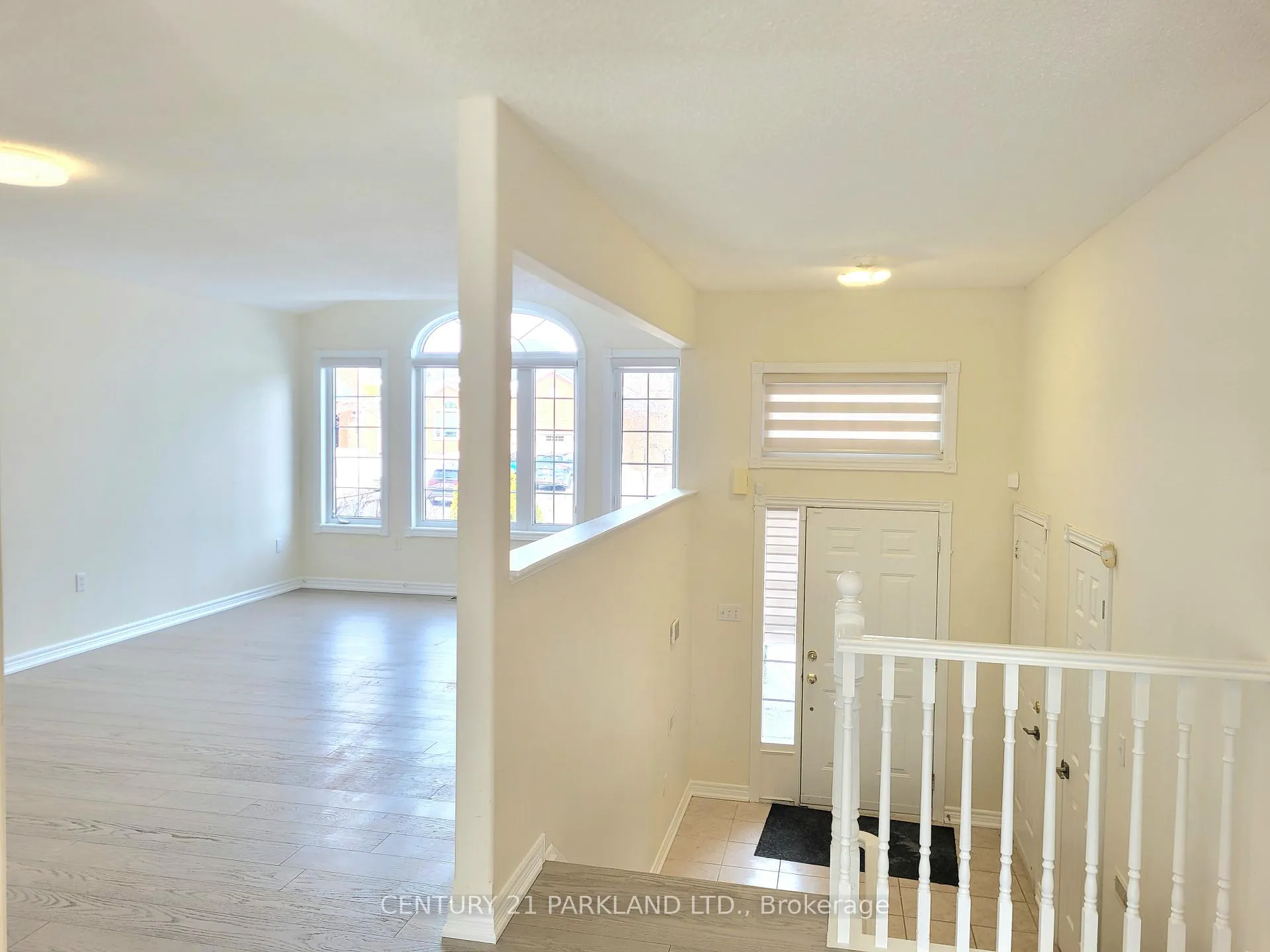 Photo 2 of 27 Ferncroft Drive, Georgina, Keswick North — HOMEH