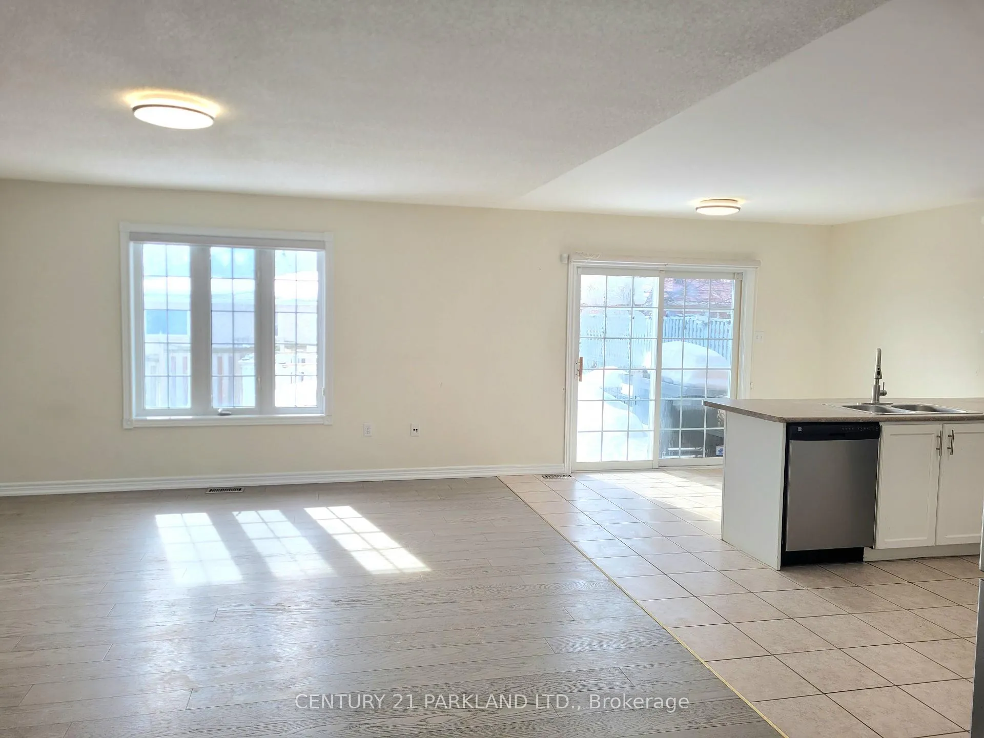 Photo 3 of 27 Ferncroft Drive, Georgina, Keswick North — HOMEH