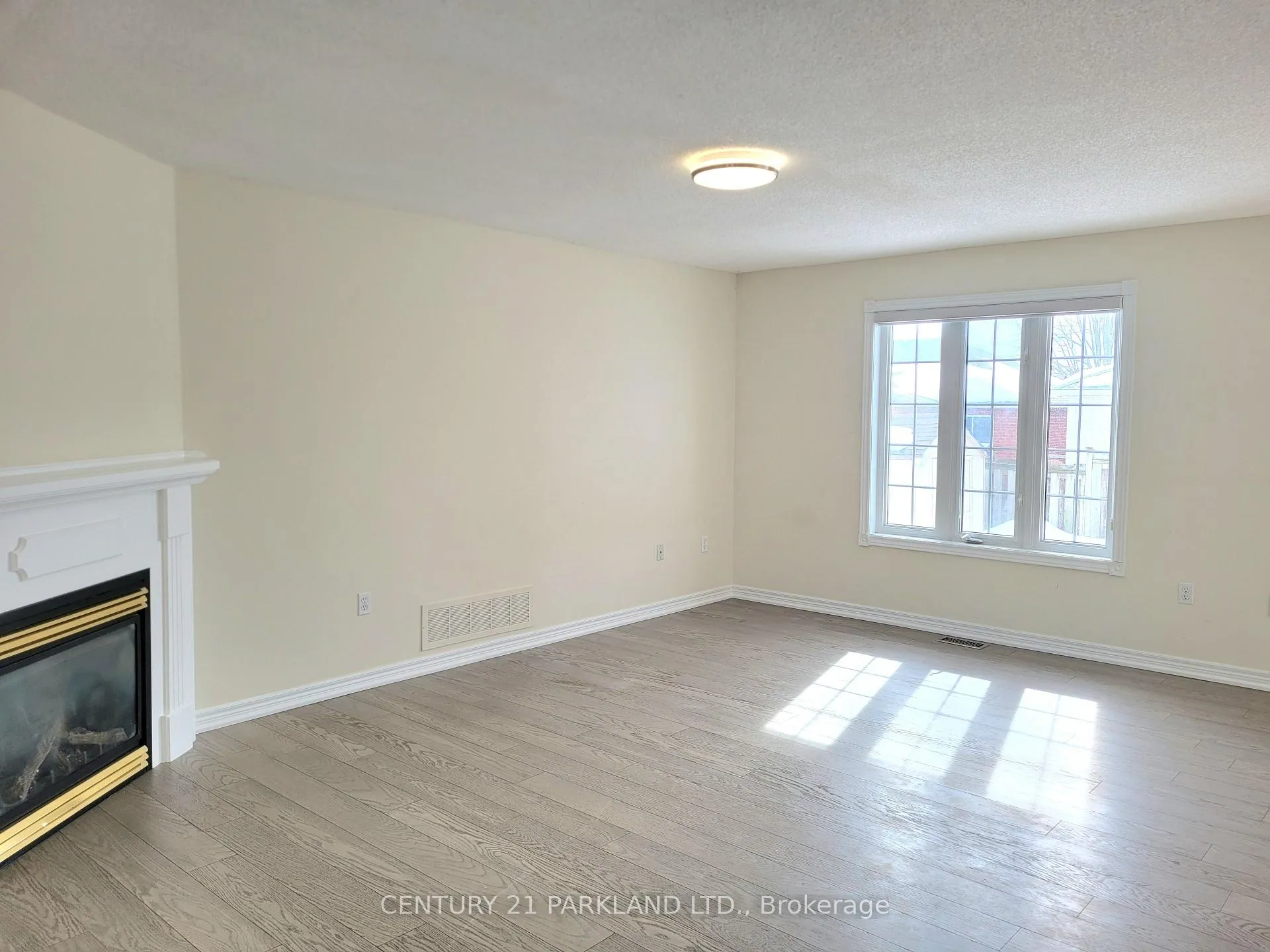 Photo 4 of 27 Ferncroft Drive, Georgina, Keswick North — HOMEH