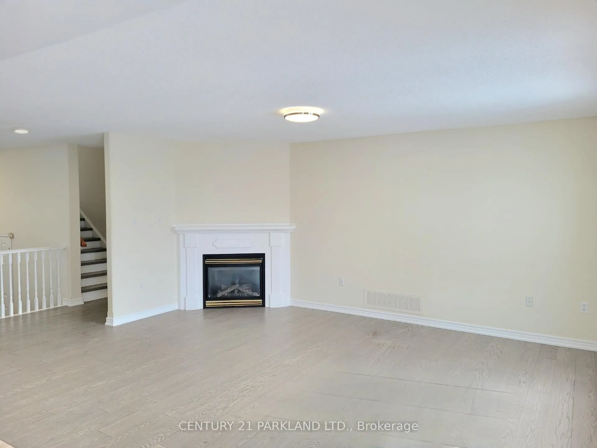 Photo 5 of 27 Ferncroft Drive, Georgina, Keswick North — HOMEH